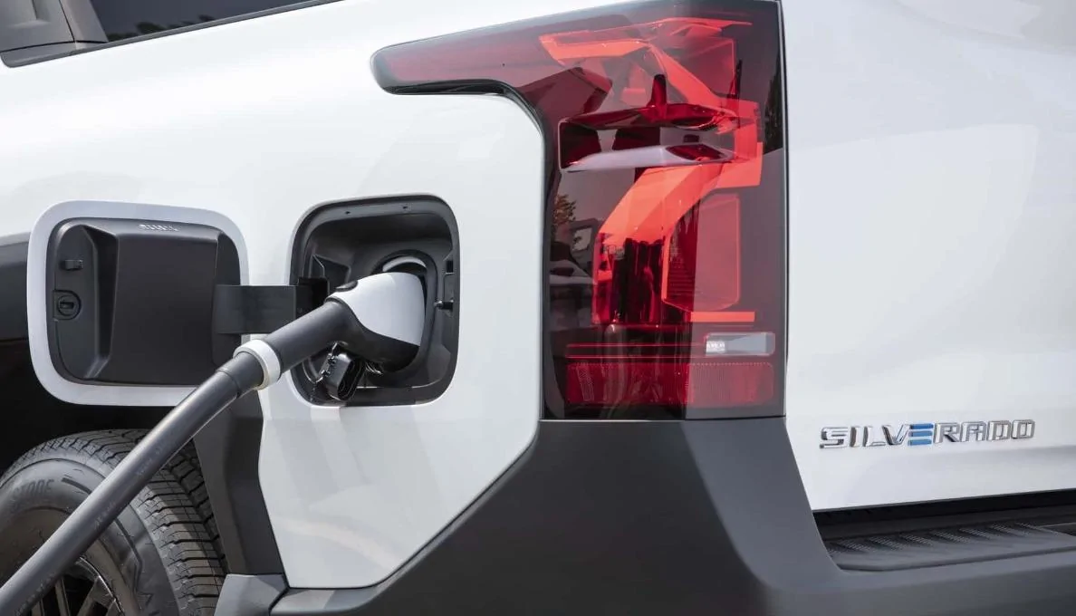 Rivian R1T R1S ? Rivian Adopts Tesla NACS Standard! (Adapters in 2024, Standard Charging Port in 2025) LQPP2LF