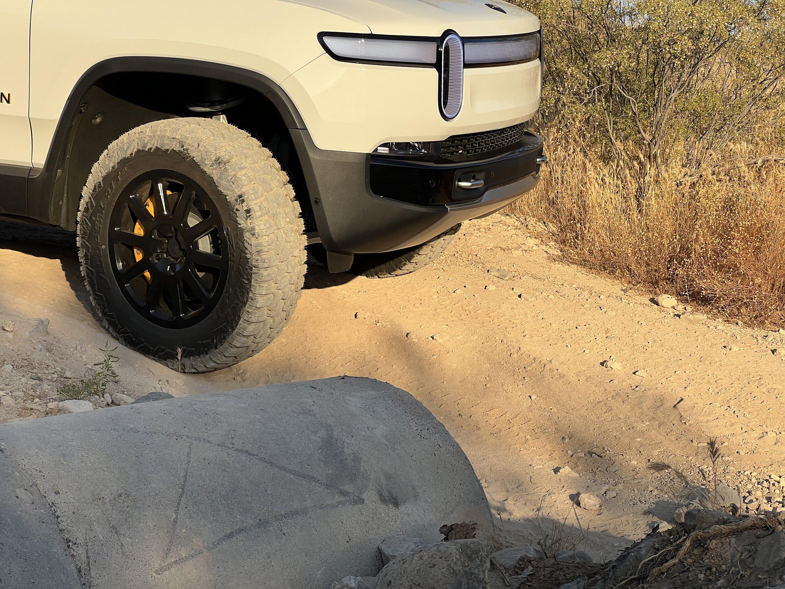 Rivian R1T R1S Thuren wheels + 35" inch Falken Wildpeak R/T tires on Glacier White R1S IMG_8503.JPG