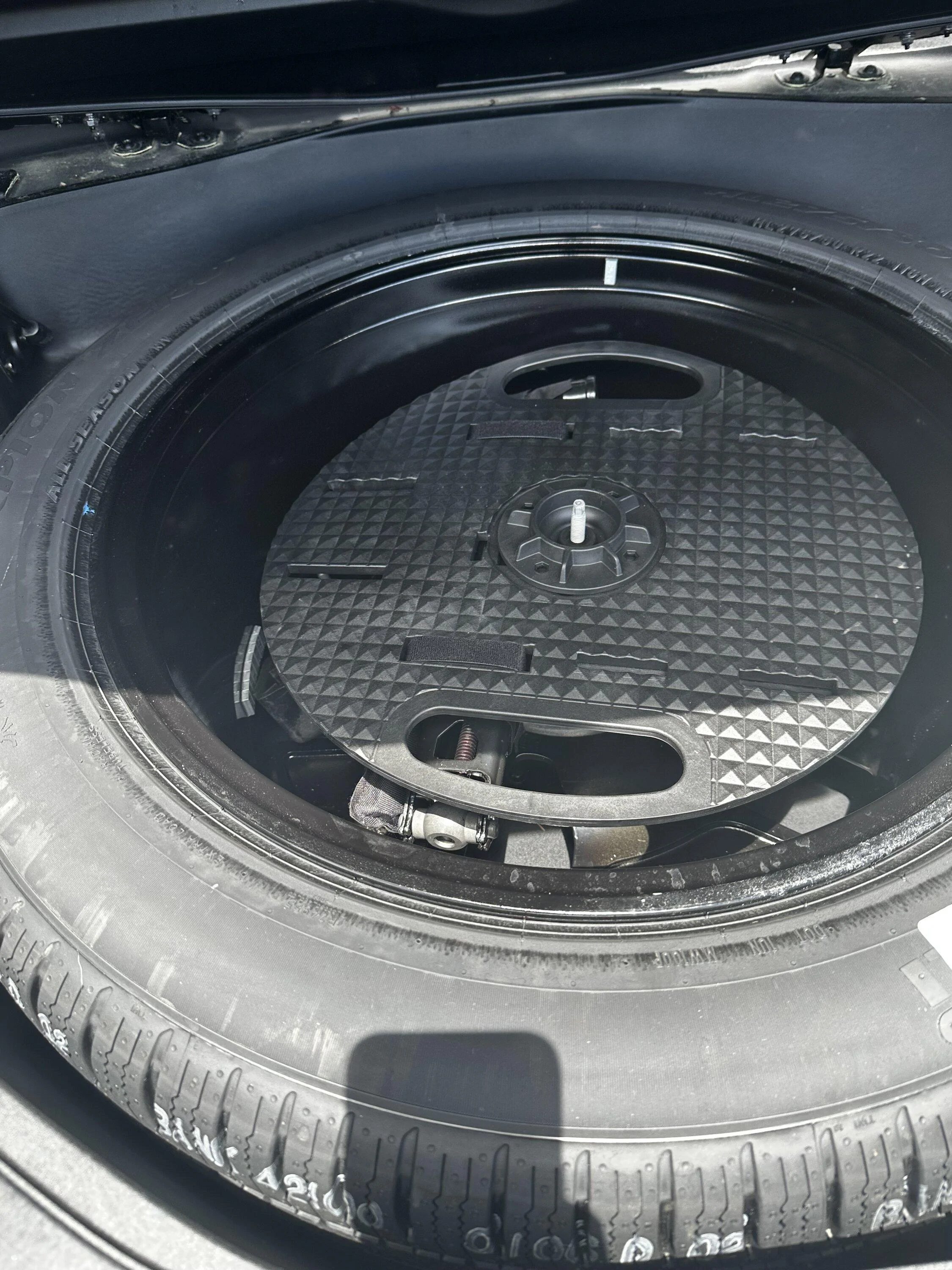 Rivian R1T R1S 4/5 22" Sport Dark Wheels/Tires IMG_4583