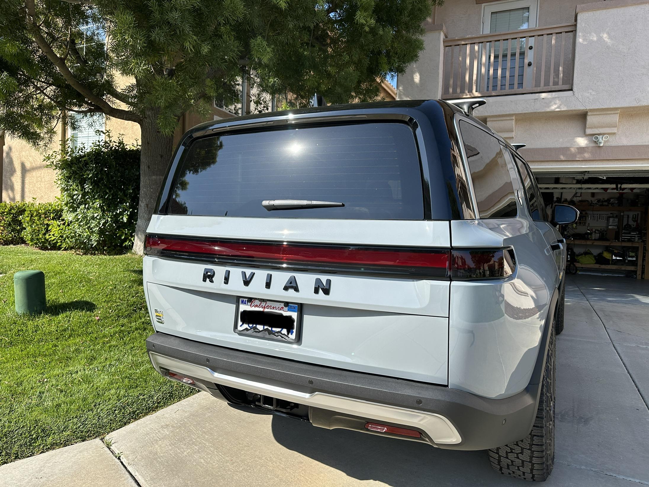 Rivian R1T R1S Thuren wheels + 35" inch Falken Wildpeak R/T tires on Glacier White R1S IMG_2299