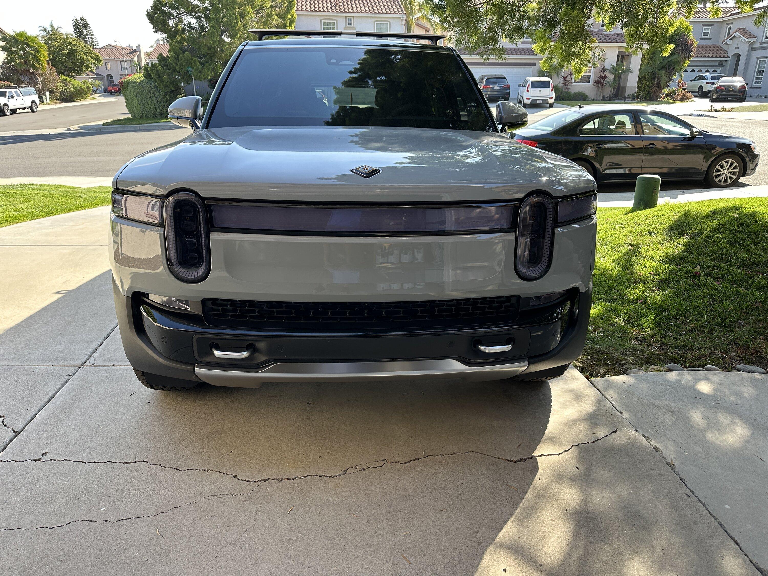 Rivian R1T R1S Thuren wheels + 35" inch Falken Wildpeak R/T tires on Glacier White R1S IMG_2300