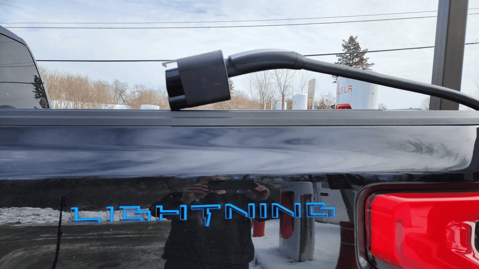 Rivian R1T R1S SAE is standardizing NACS this year – making it less dependent on Tesla 1687986740411