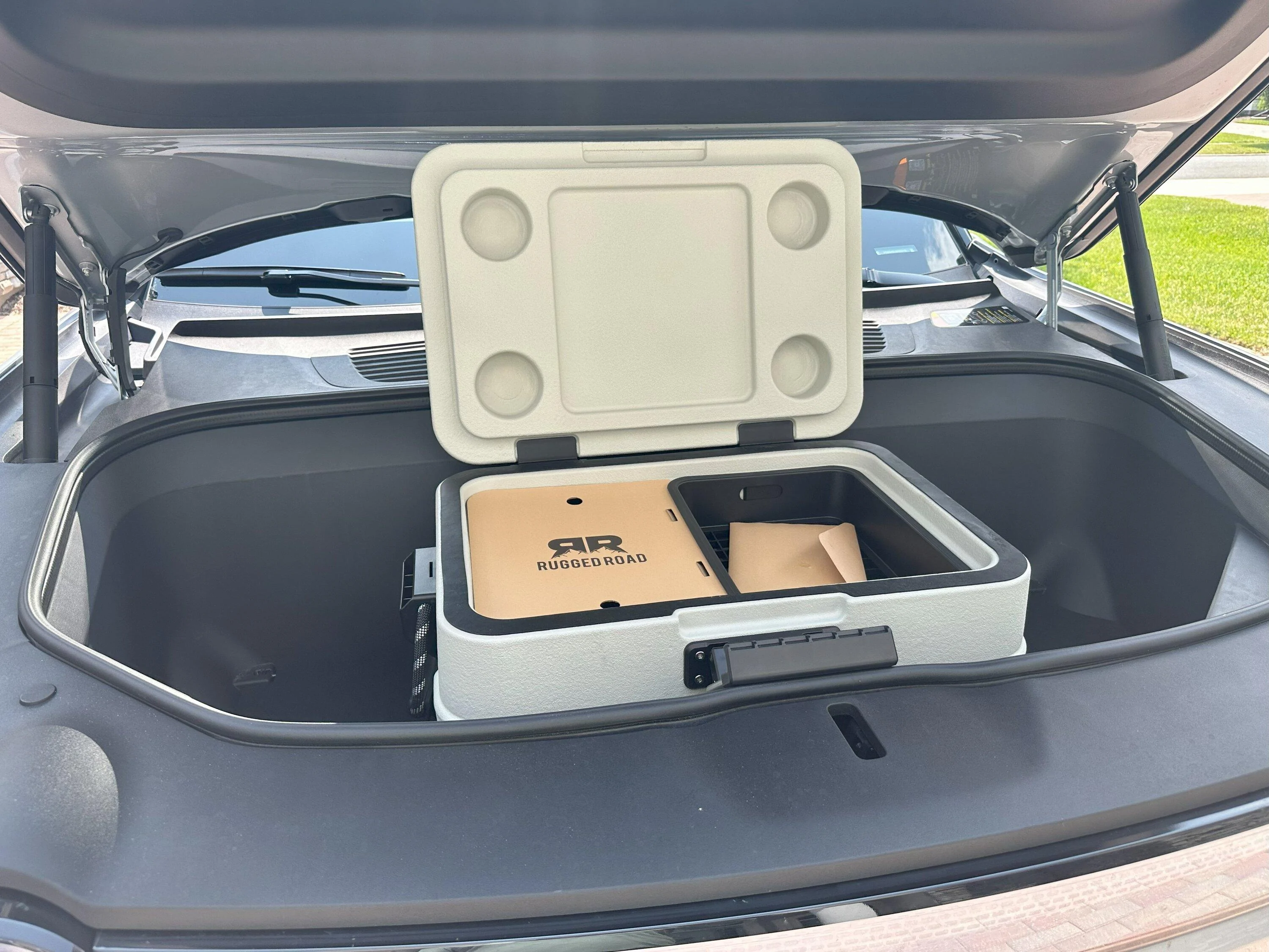 Rivian R1T R1S Rugged Road 45 - the (almost) perfect Frunk Cooler - my review IMG_3286