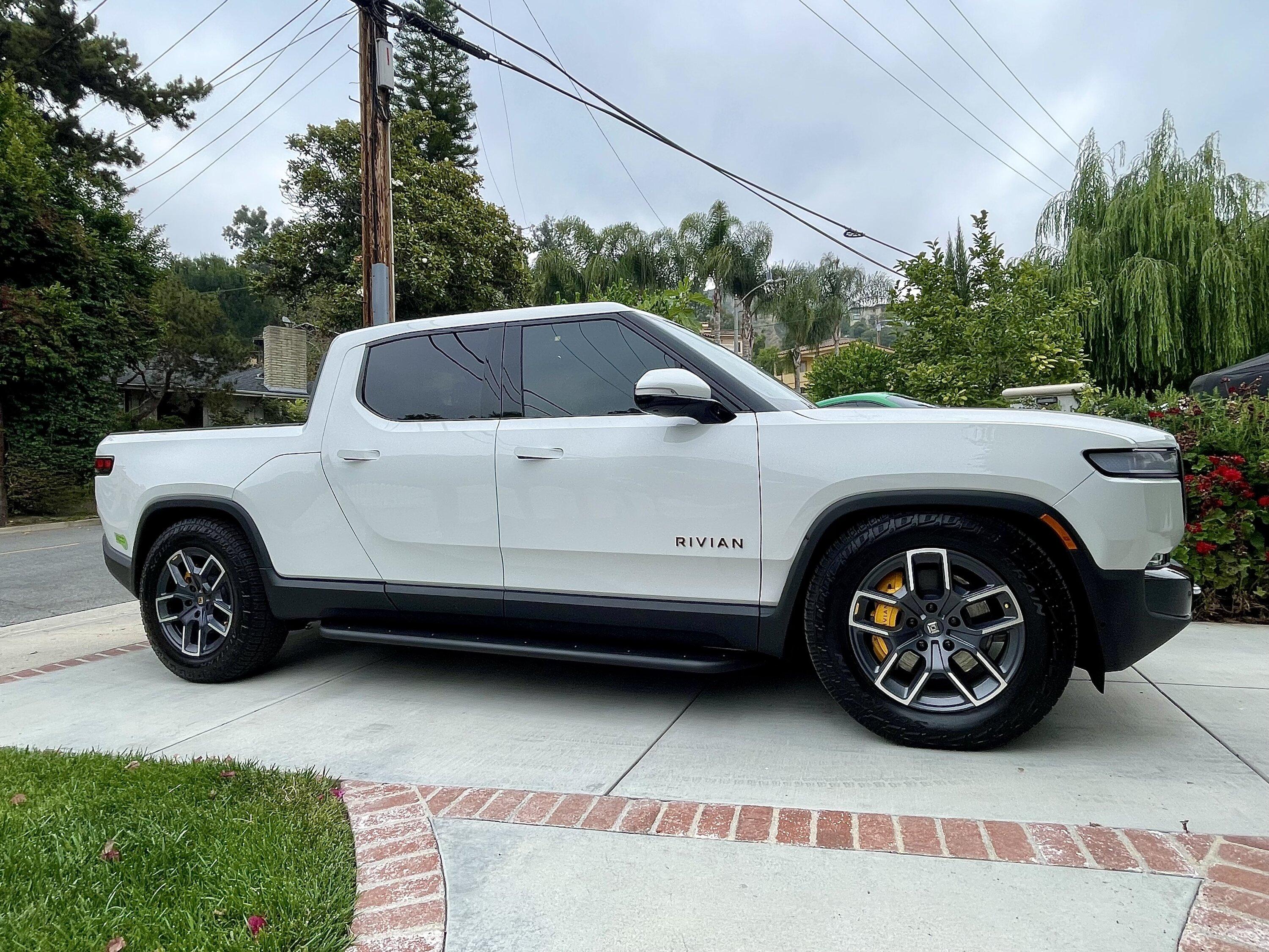 Rivian R1T R1S Introducing RMaxx Running Boards & Rock Sliders for Rivian R1T / R1S from Team 1EV IMG_4327