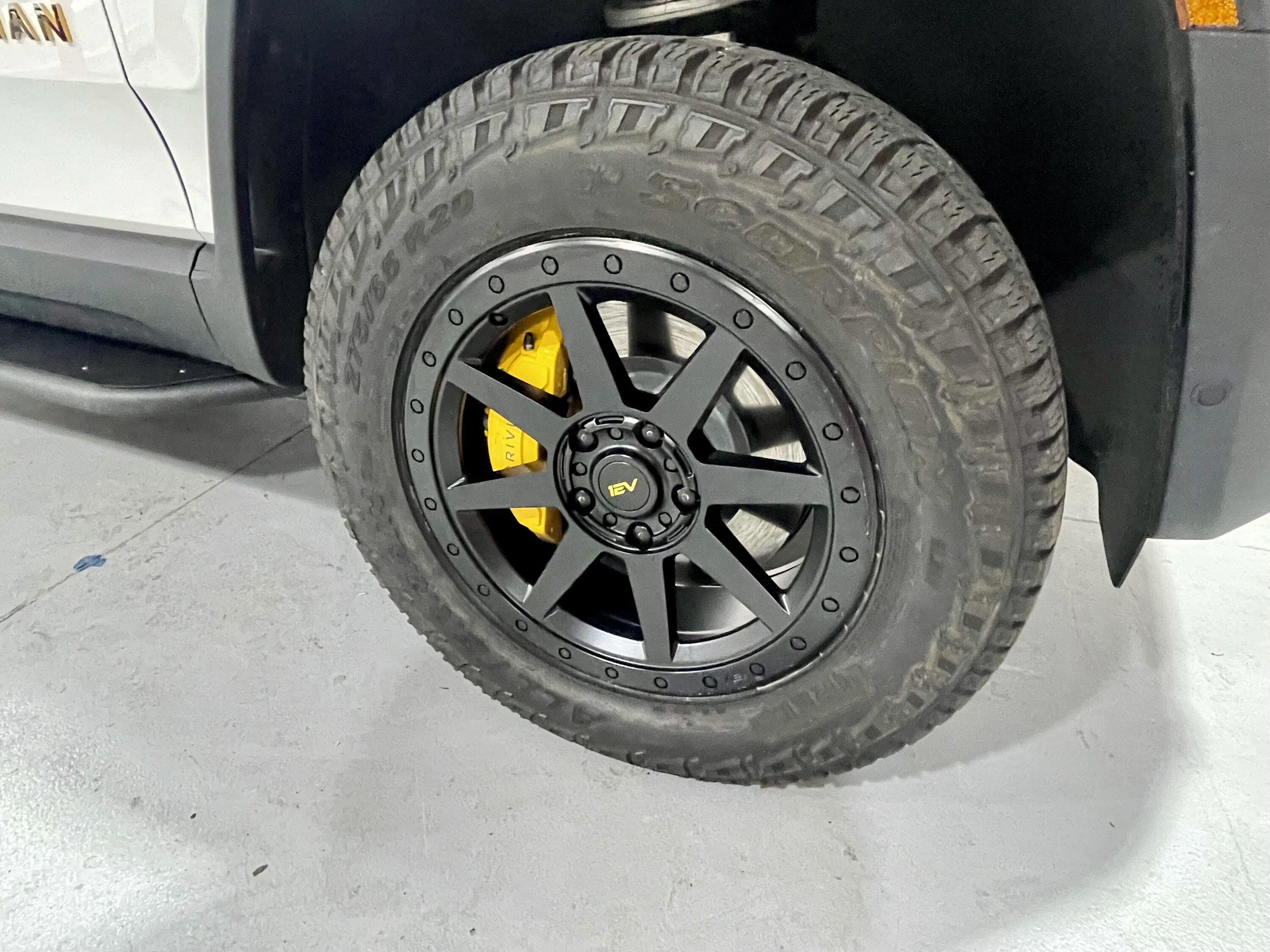 Rivian R1T R1S Introducing RMaxx Running Boards & Rock Sliders for Rivian R1T / R1S from Team 1EV IMG_4302