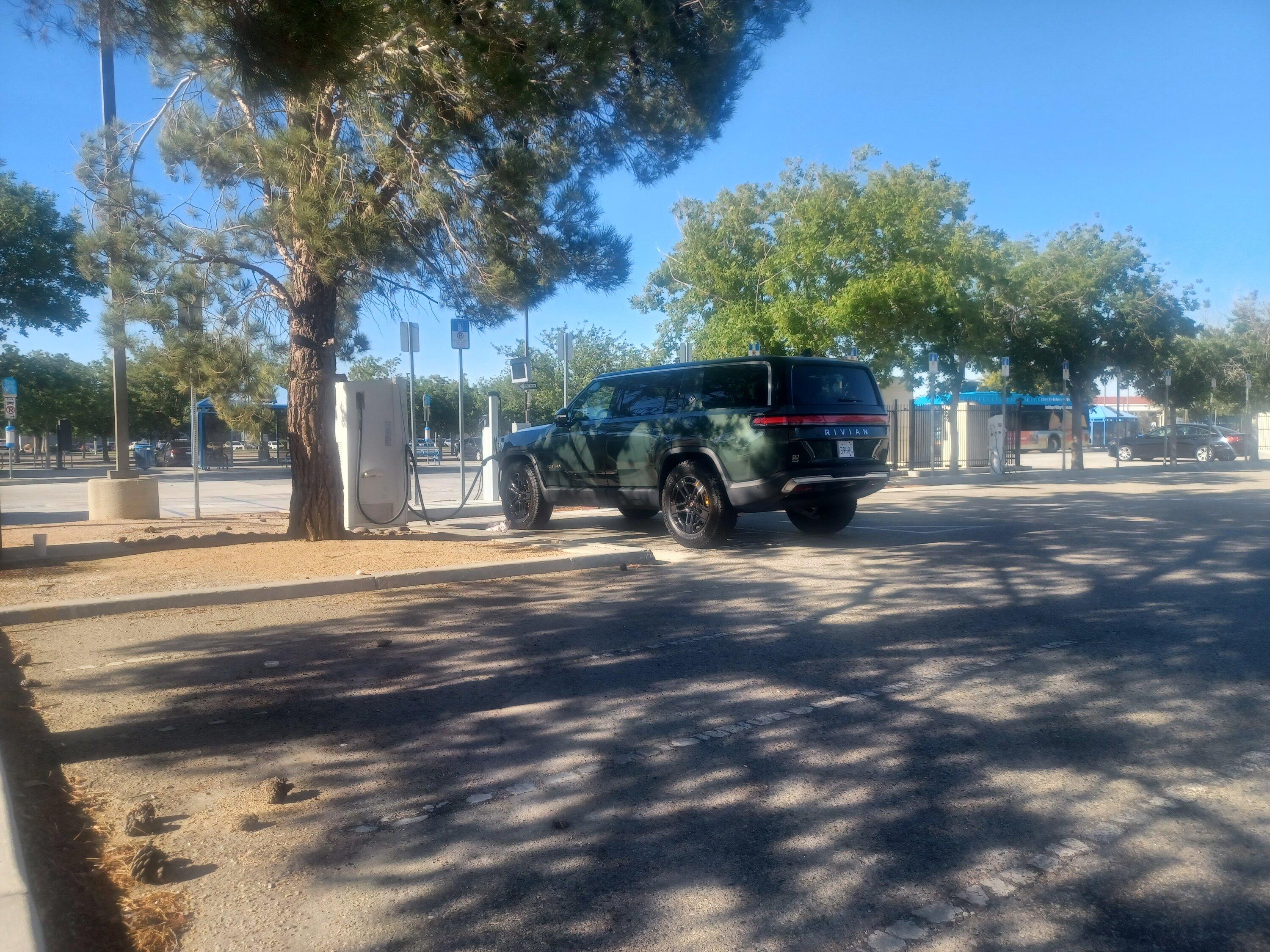Rivian R1T R1S Another R1S HAPPY Delivery. 20230624_172748