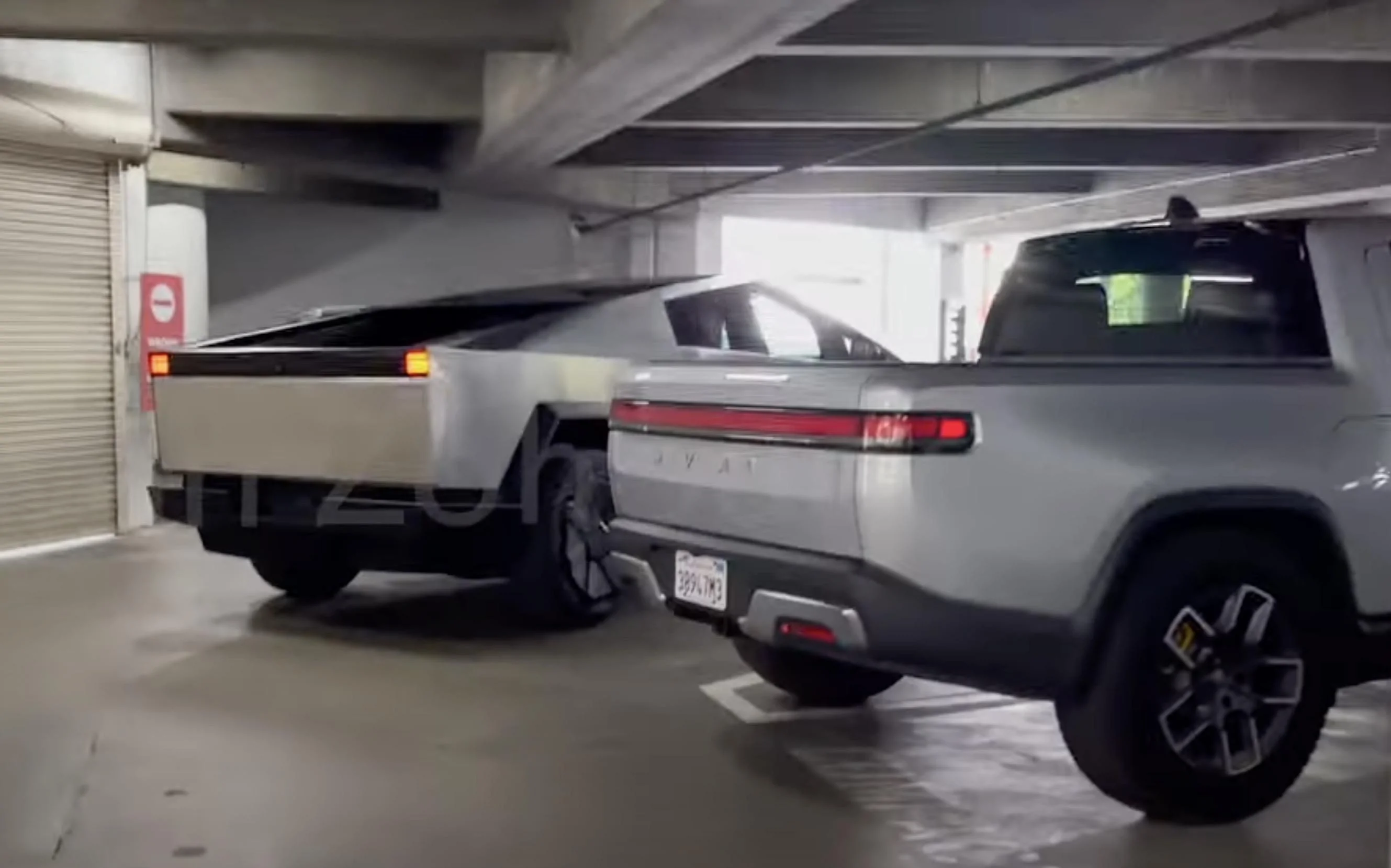 Rivian R1T R1S Cybertruck versus Rivian R1T vs R1S - first real life looks together (video) Tesla Cybertruck vs Rivian R1T R1S side by side comparison