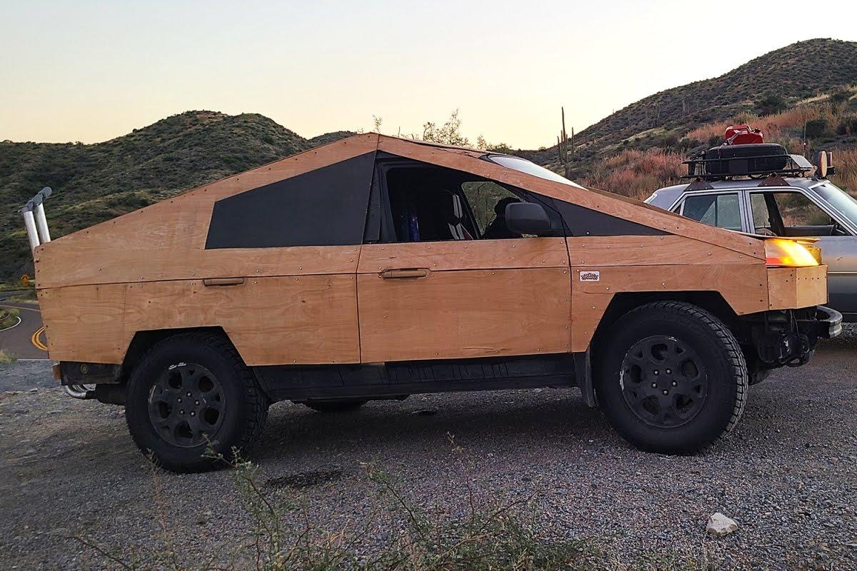 Rivian R1T R1S Cybertruck versus Rivian R1T vs R1S - first real life looks together (video) IMG_6522
