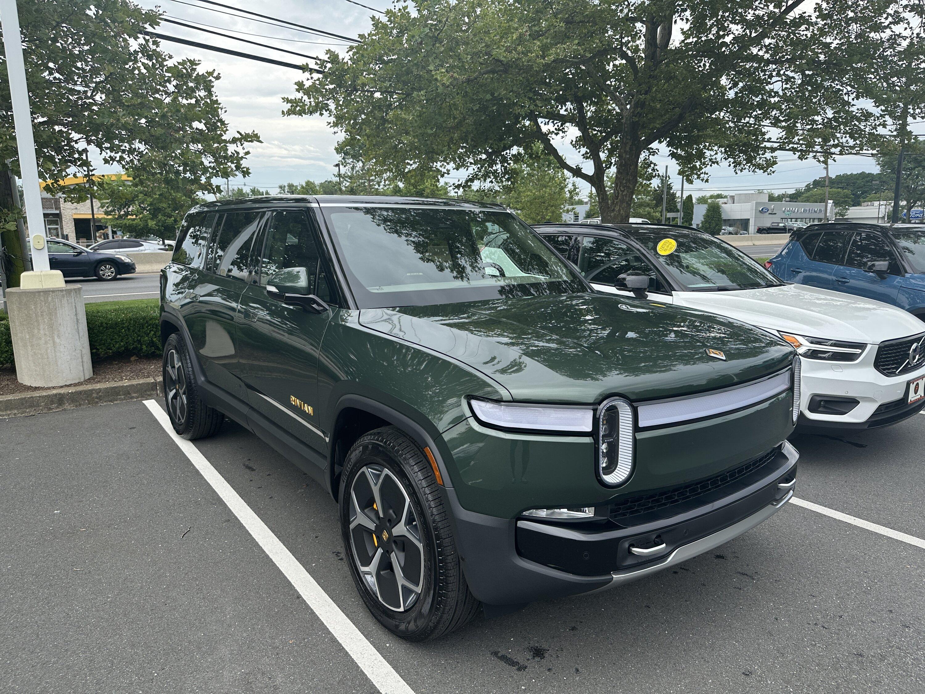 Rivian R1T R1S Tesla to R1S…Impressed so far IMG_4272