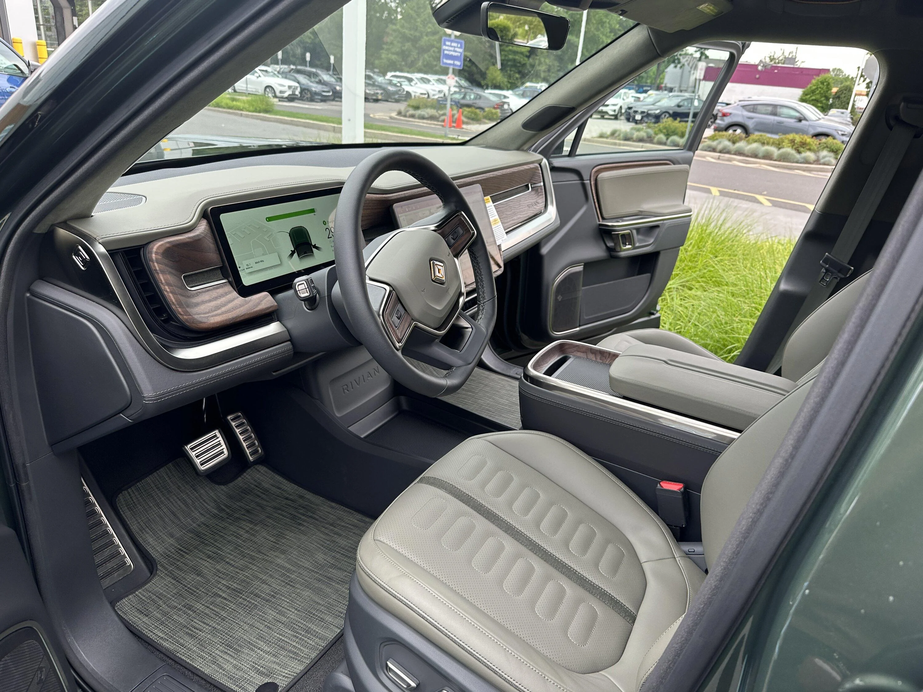 Rivian R1T R1S Tesla to R1S…Impressed so far IMG_4273
