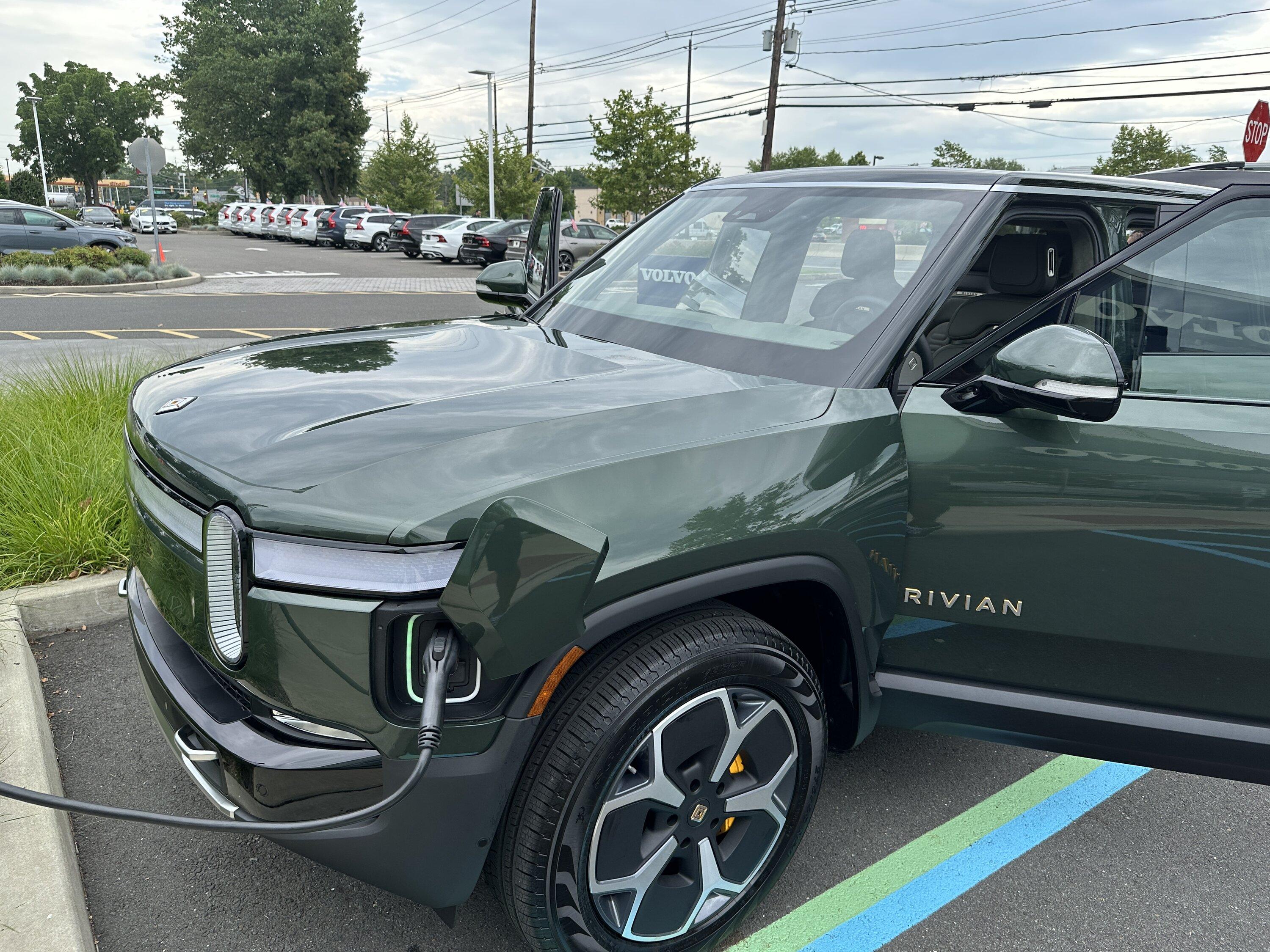 Rivian R1T R1S Tesla to R1S…Impressed so far IMG_4276