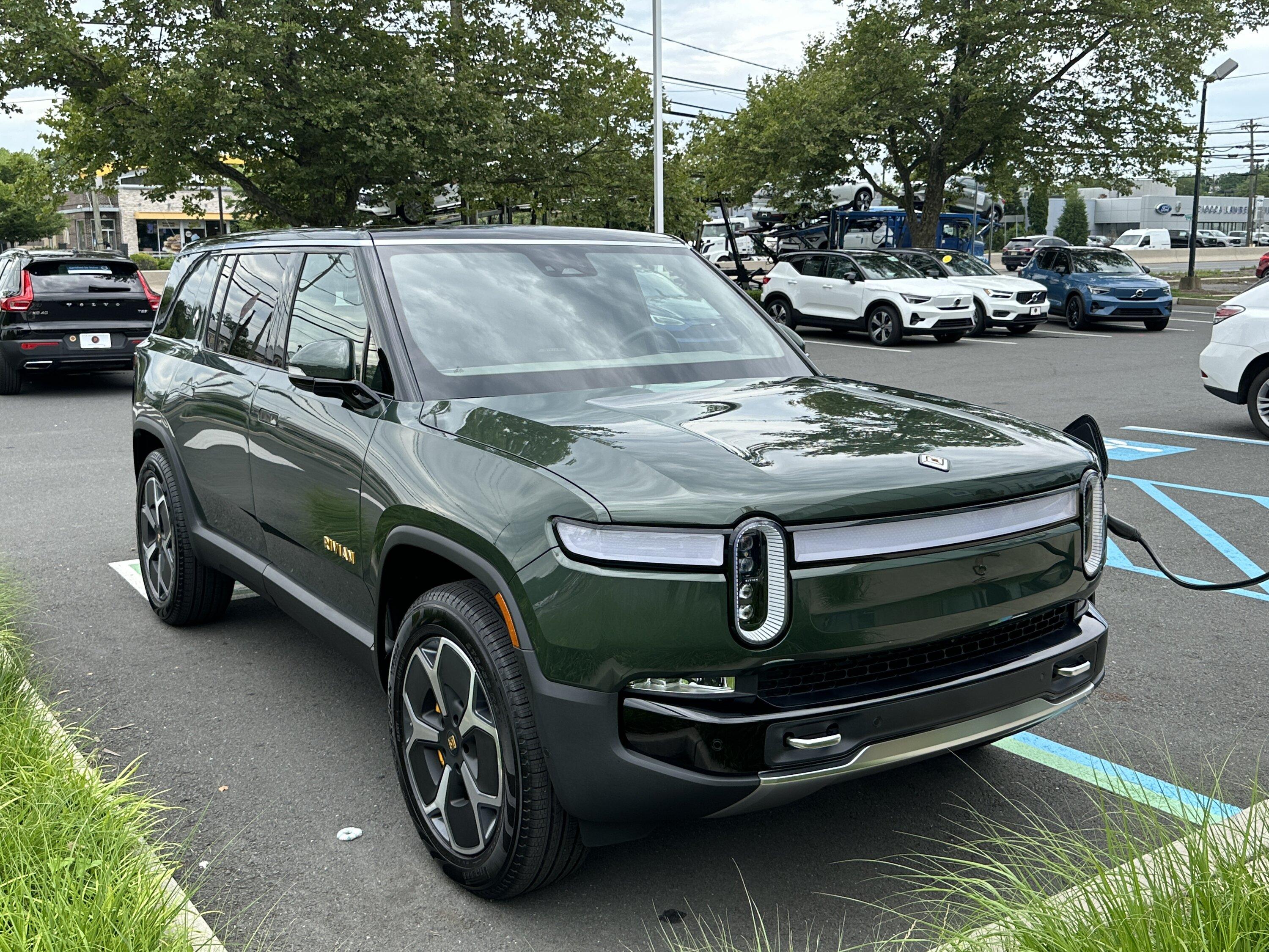 Rivian R1T R1S Tesla to R1S…Impressed so far IMG_4289