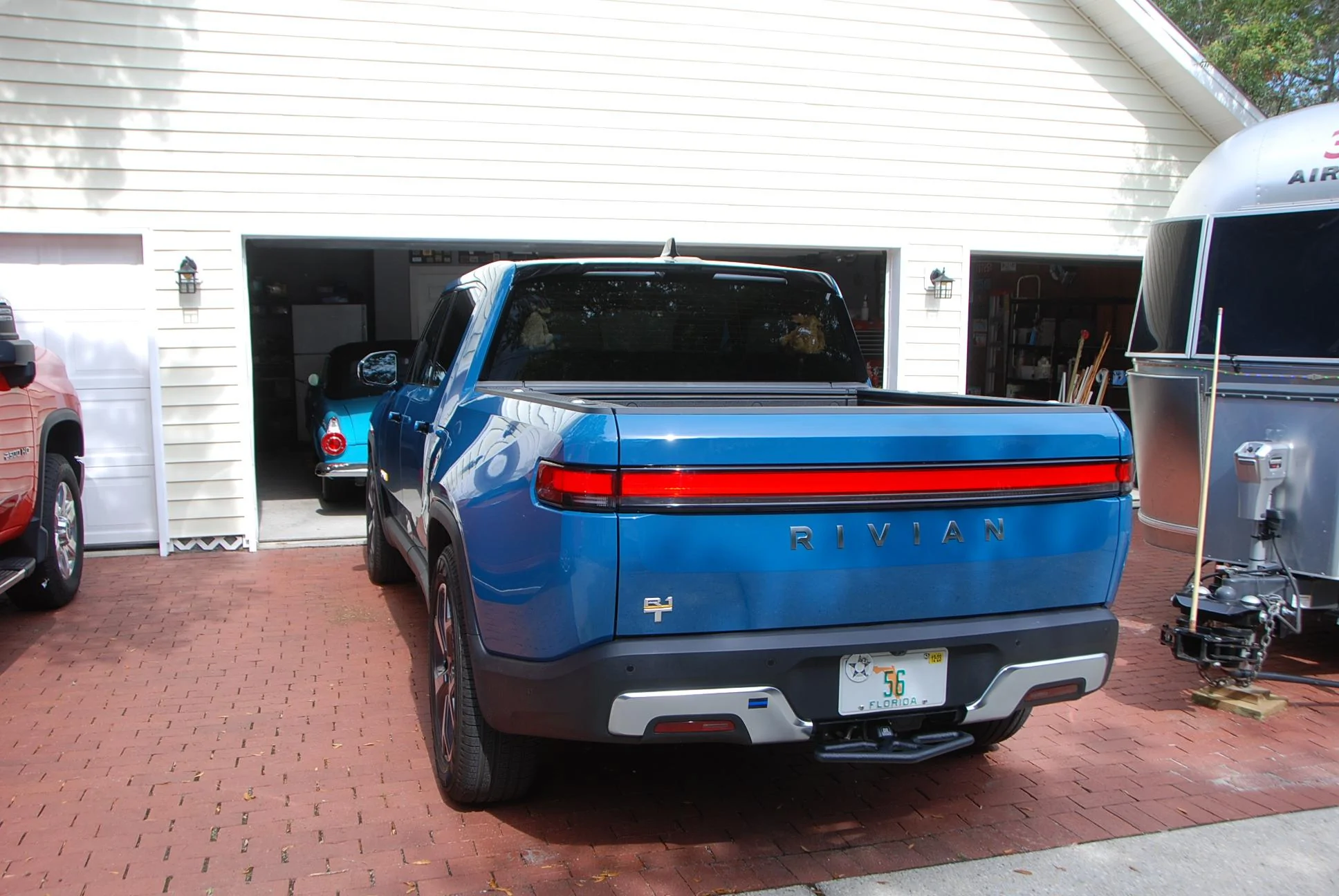 Rivian R1T R1S RIVIAN BLUE Rivian Photos DSC_0004