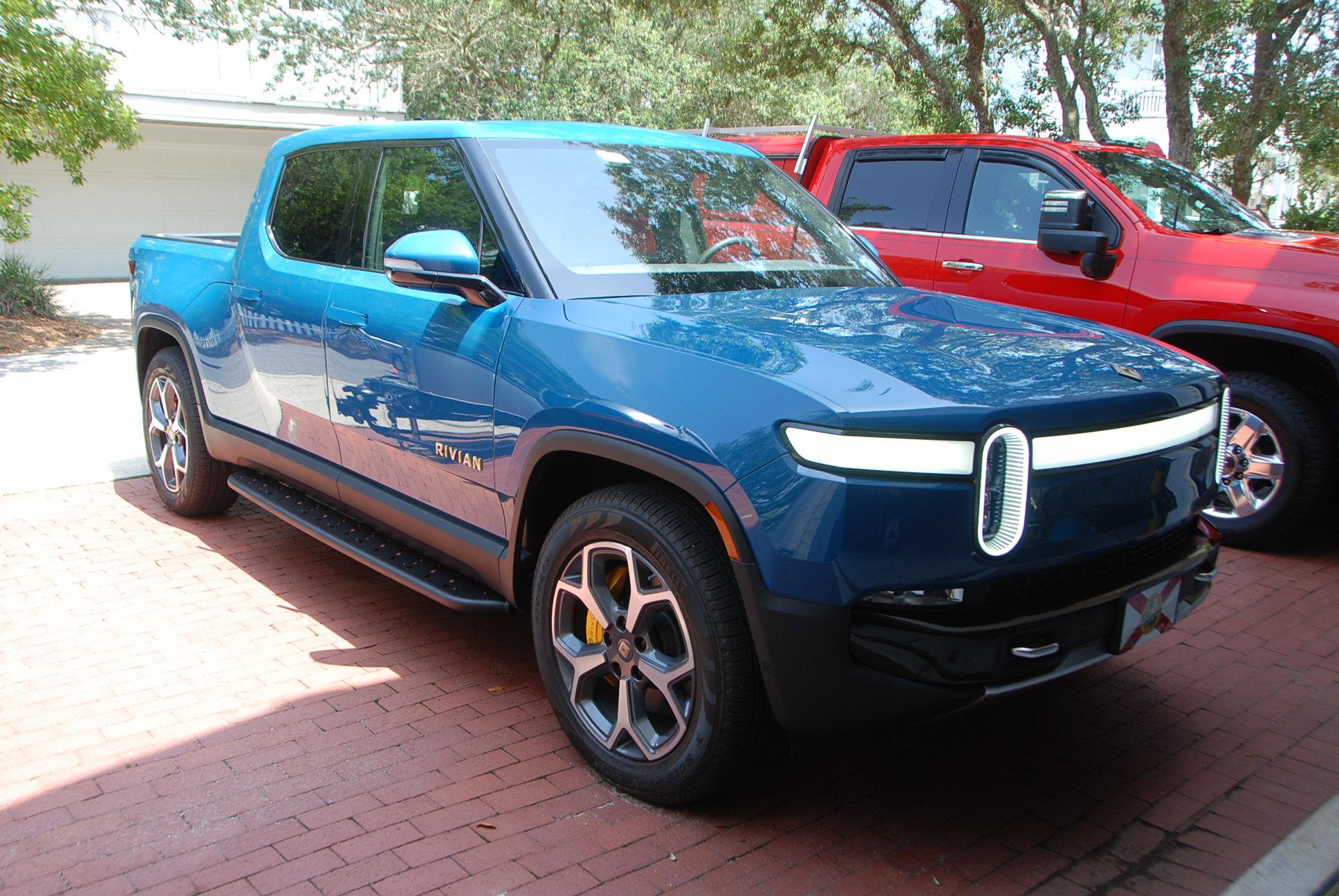 Rivian R1T R1S RIVIAN BLUE Rivian Photos DSC_0036.JPG