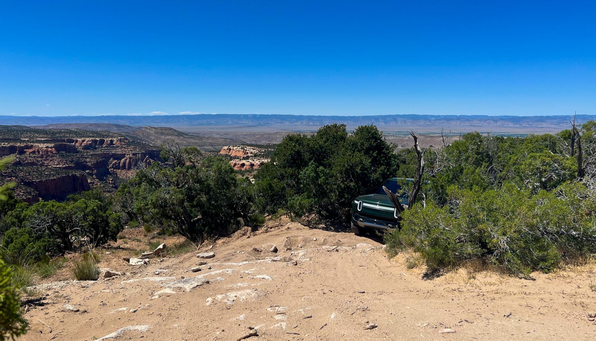 Rivian R1T R1S 3,880 mile trip across and down the Rockies ⛰️  R1T performed flawlessly 01c2c811954ab3cd3d85d0b6e69aa033d8379a5773