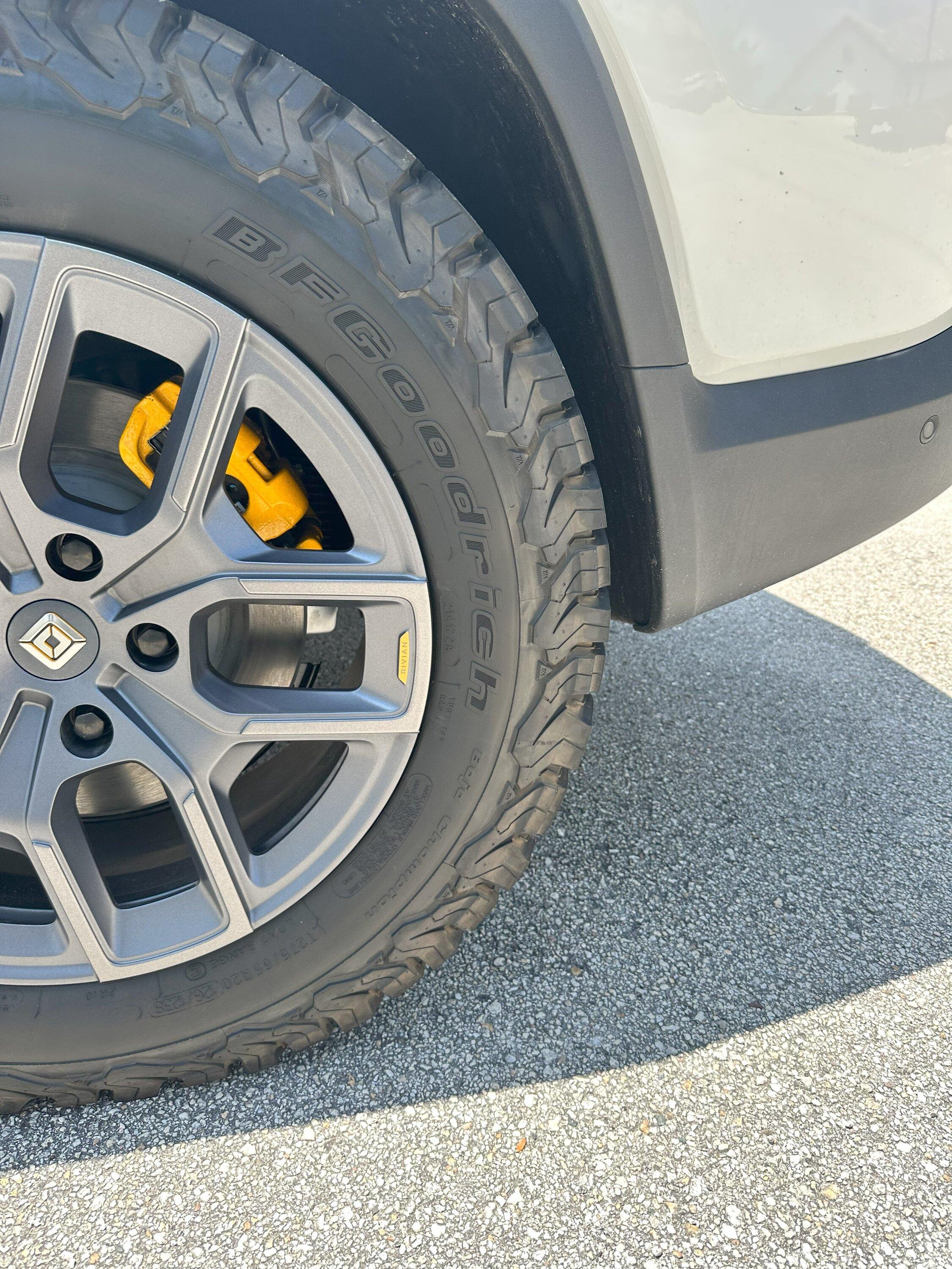 Rivian R1T R1S KO2 size question - anyone running 275/60/20s? IMG_2872