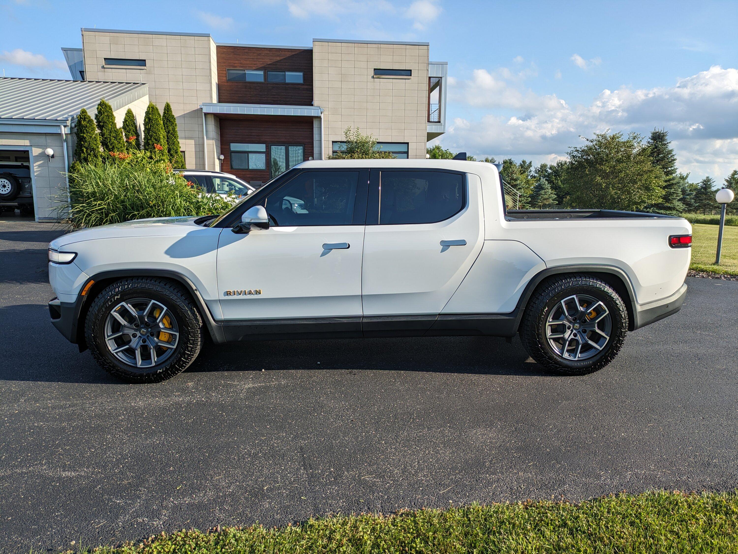 Rivian R1T R1S Dumped the model 3 for a R1T PXL_20230708_231838148-2