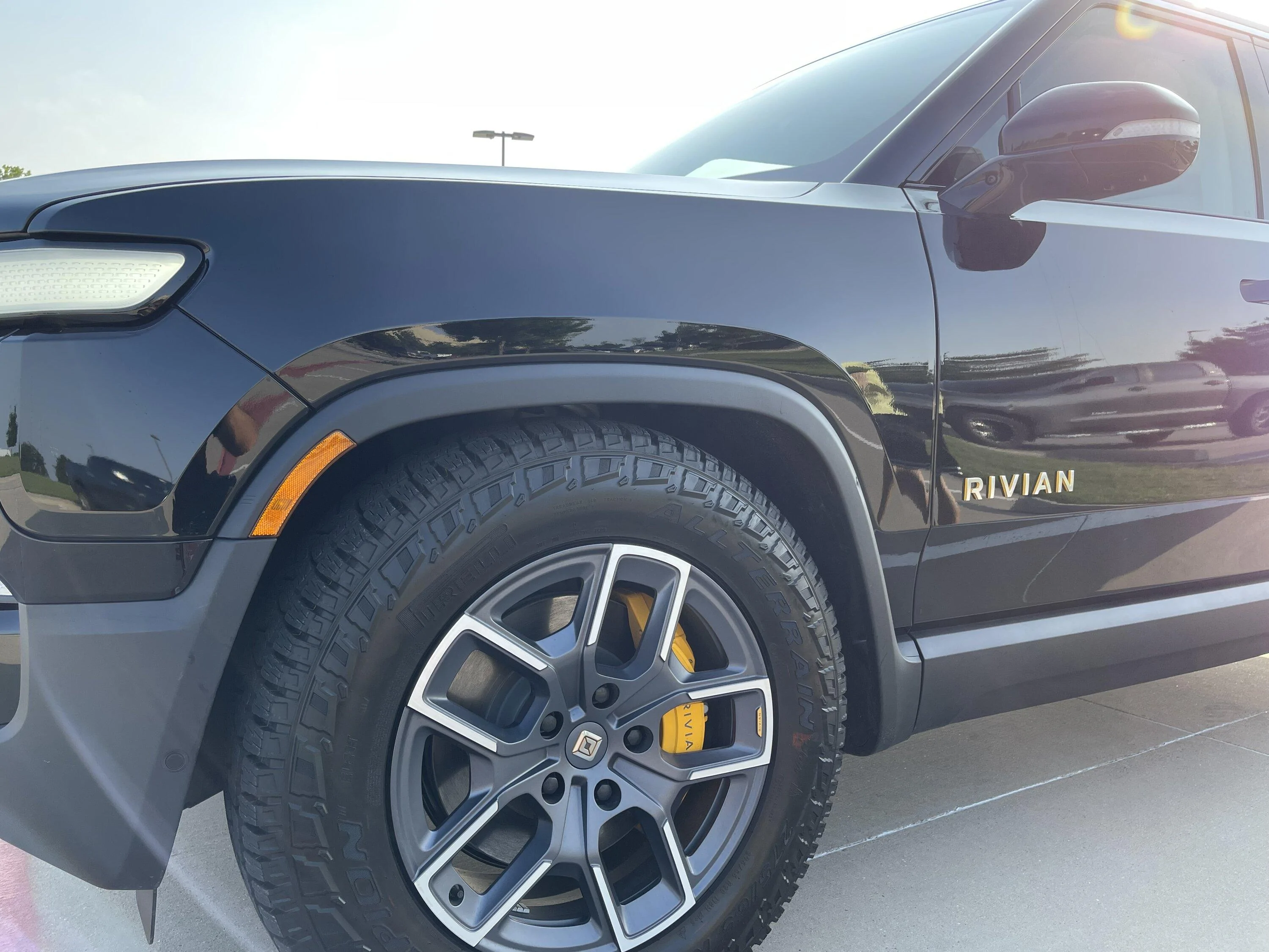 Rivian R1T R1S MidnightRivian goes on midnight cruise to try out Apple Music with Dolby Atmos / Tidal Connect and Bed Brakes (Instructions) IMG_0676