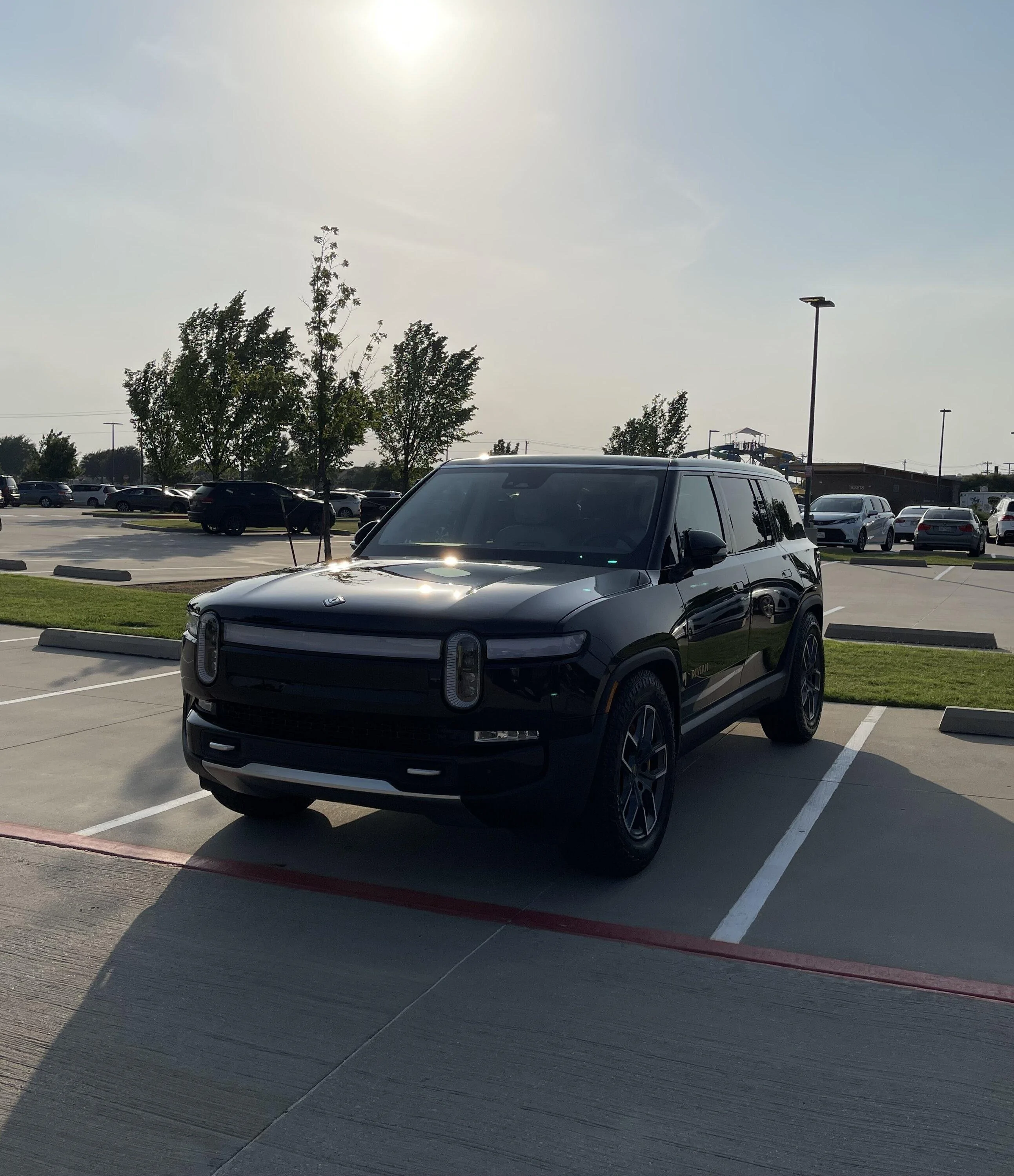 Rivian R1T R1S MidnightRivian goes on midnight cruise to try out Apple Music with Dolby Atmos / Tidal Connect and Bed Brakes (Instructions) Midnight Edit