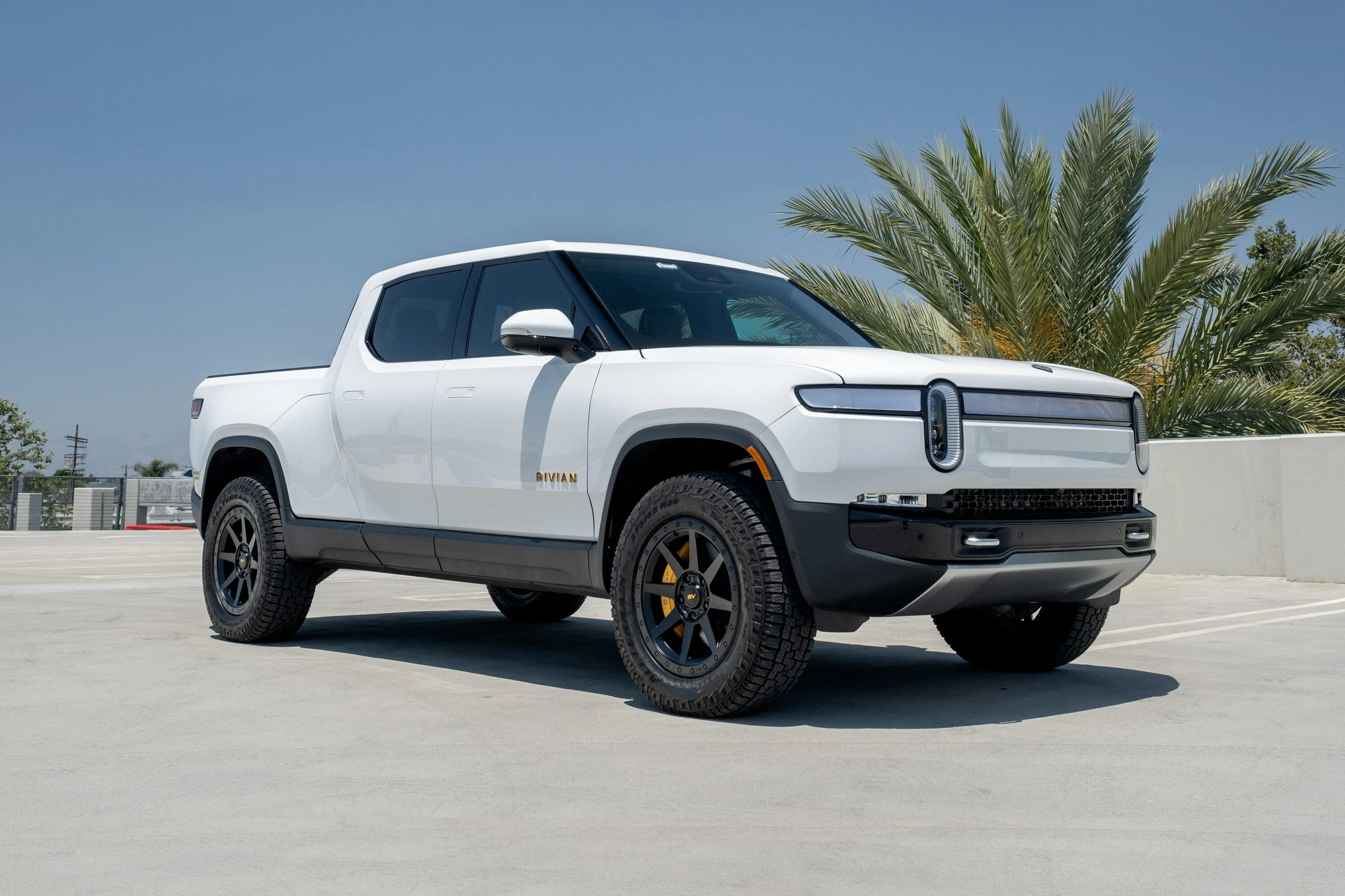 Rivian R1T R1S New 20" Aftermarket Wheels - R800 Compass 8 Spoke In Satin Black or Adventure Bronze by Team 1EV / EV Sportline glacier-white-rivian-aftermarket-wheels-20-r800-satin-black-offroad-1