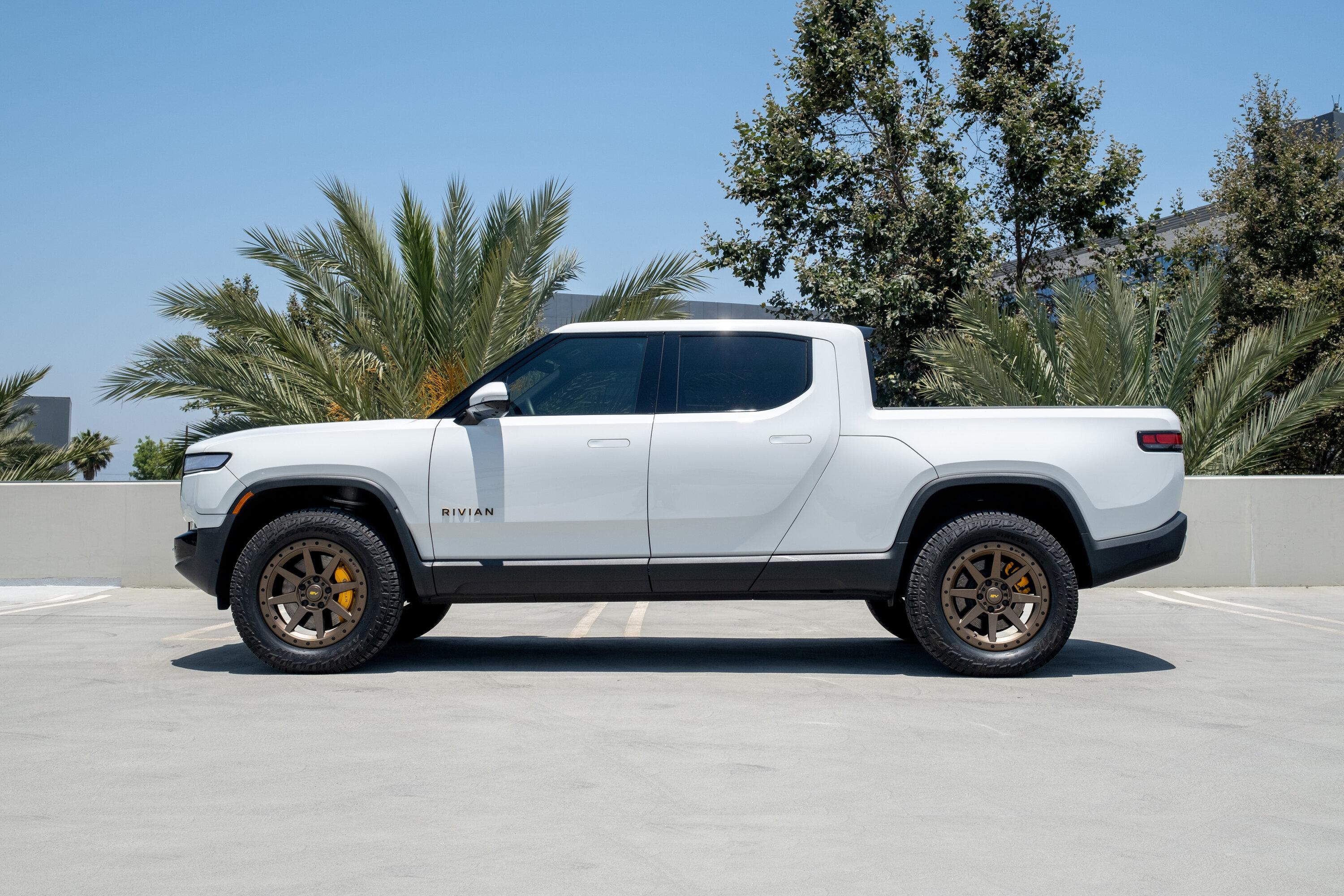 Rivian R1T R1S New 20" Aftermarket Wheels - R800 Compass 8 Spoke In Satin Black or Adventure Bronze by Team 1EV / EV Sportline glacier-white-rivian-aftermarket-wheels-20-r800-adventure-bronze-offroard-2