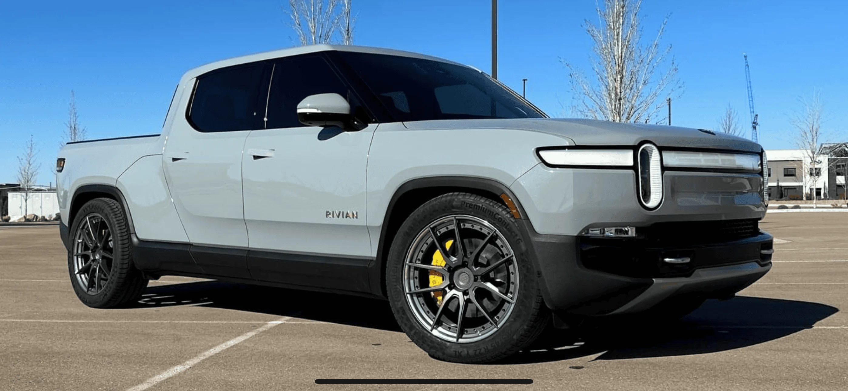 Rivian R1T R1S Anyone running 285/45/22's? IMG_3969