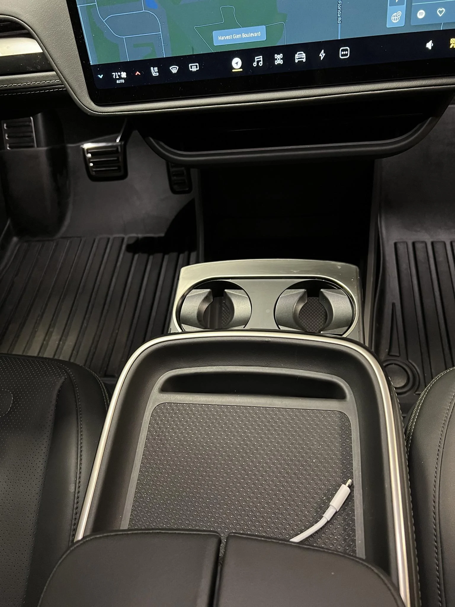 Rivian R1T R1S Vegan Leather Dash in real life - high res photos 359815076_10231178033980949_4634864154638473785_n