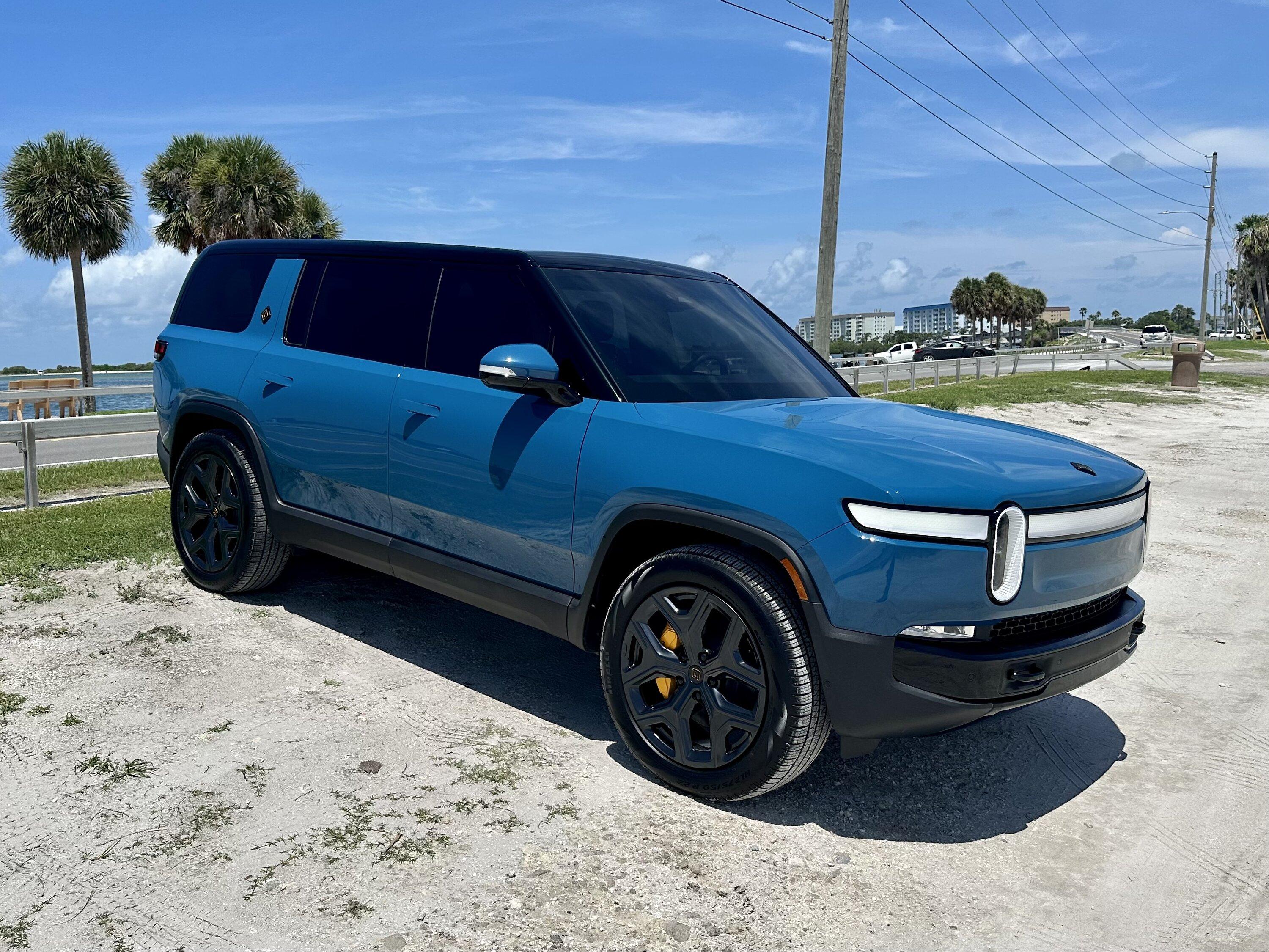 Rivian R1T R1S RIVIAN BLUE Rivian Photos IMG_3723
