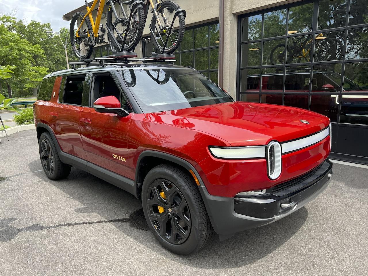 Rivian R1T R1S RED CANYON Rivian Photos red_canyon_r1s-1-jpe