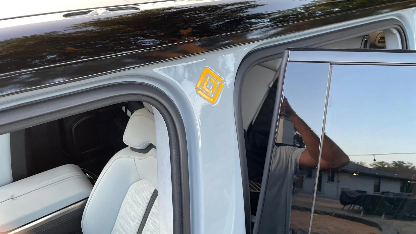 Rivian R1T R1S ? LIMESTONE R1S  Photos 16