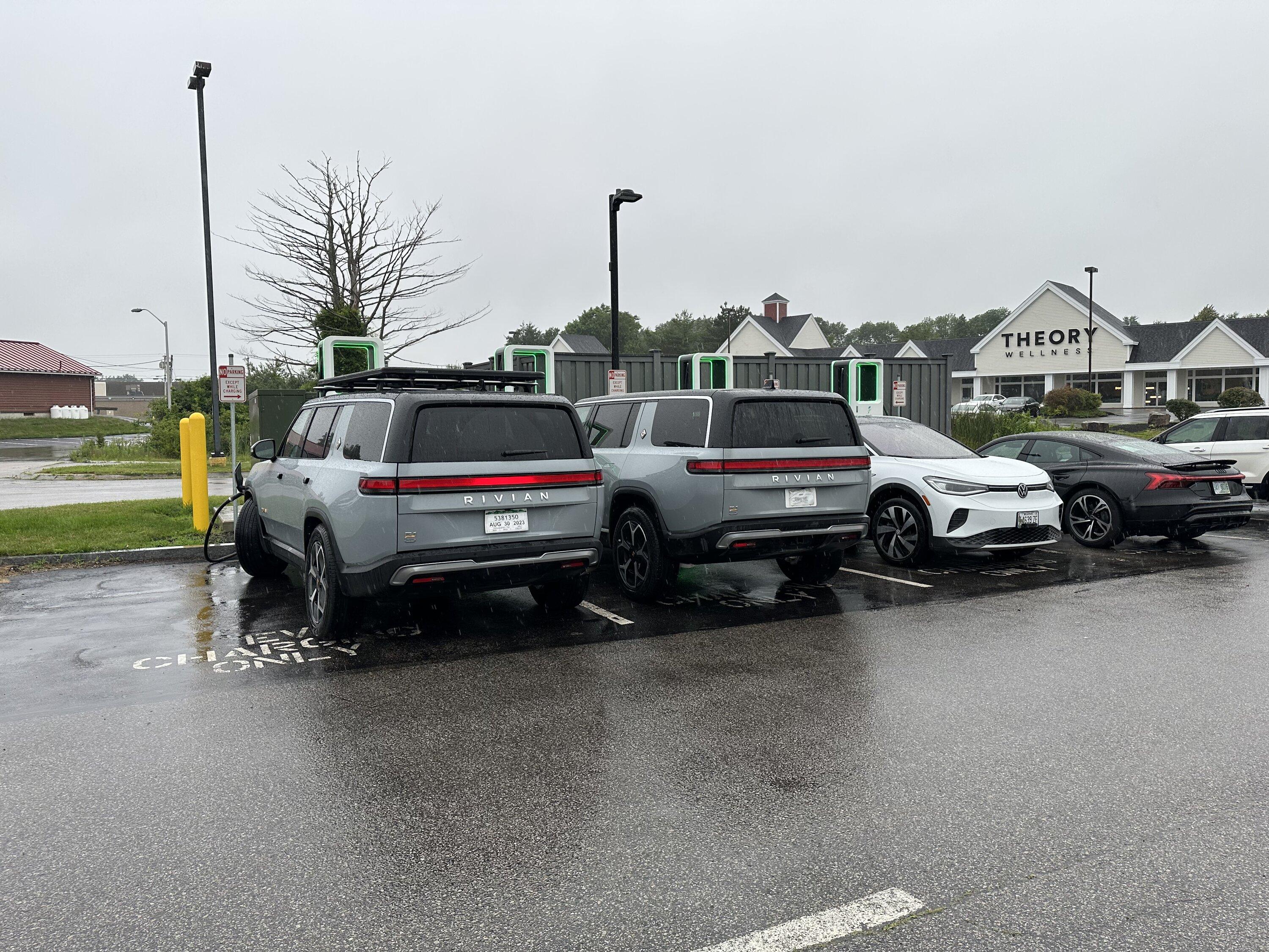 Rivian R1T R1S ? LIMESTONE R1S  Photos 5899757D-9B92-4DC0-9021-E7D5829B84FD
