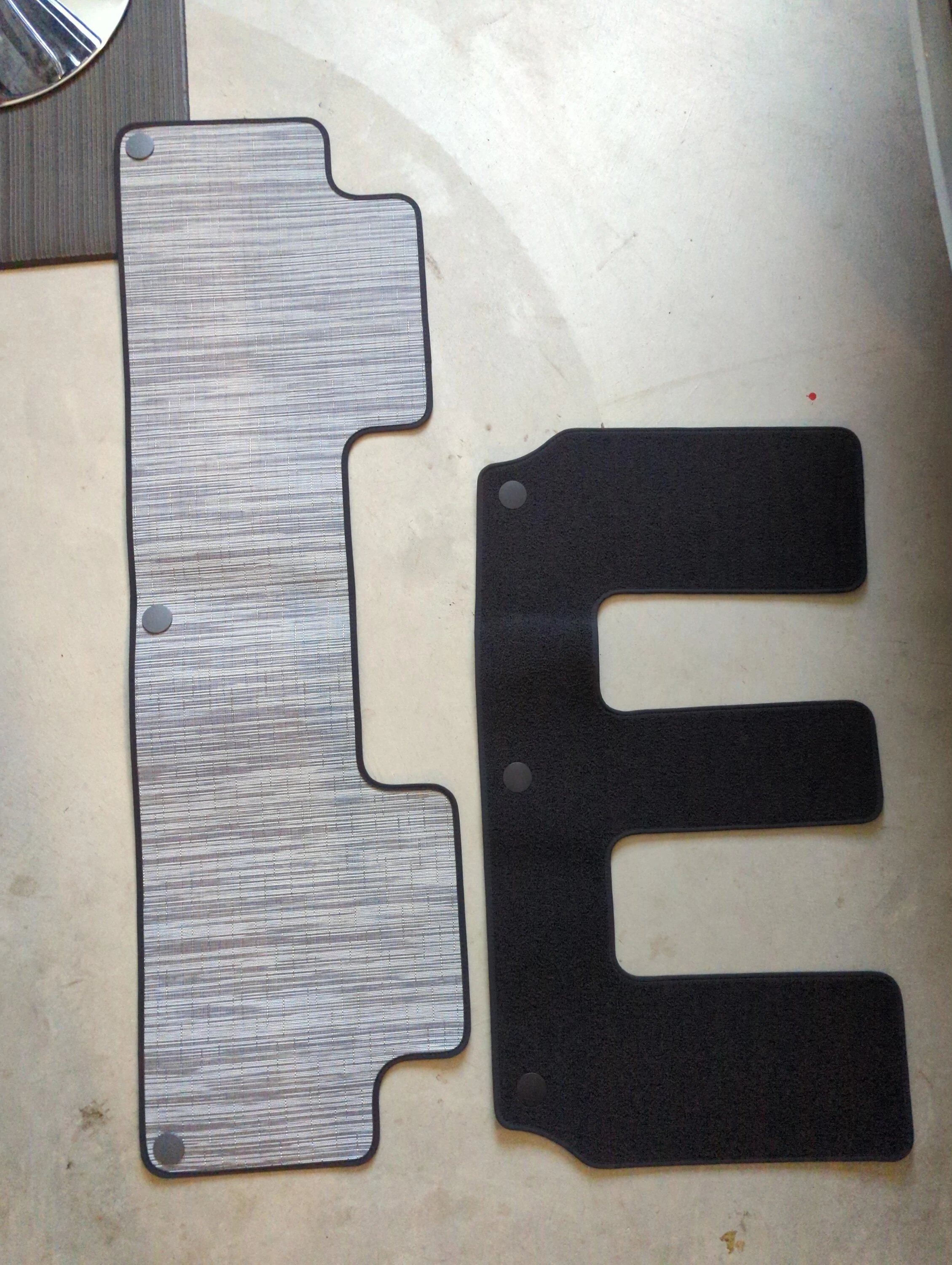 Rivian R1T R1S OC third row floor mat a different color than first & second rows? image-e04790c0-9e86-43be-9e18-52e758c9d1428418053540300837448