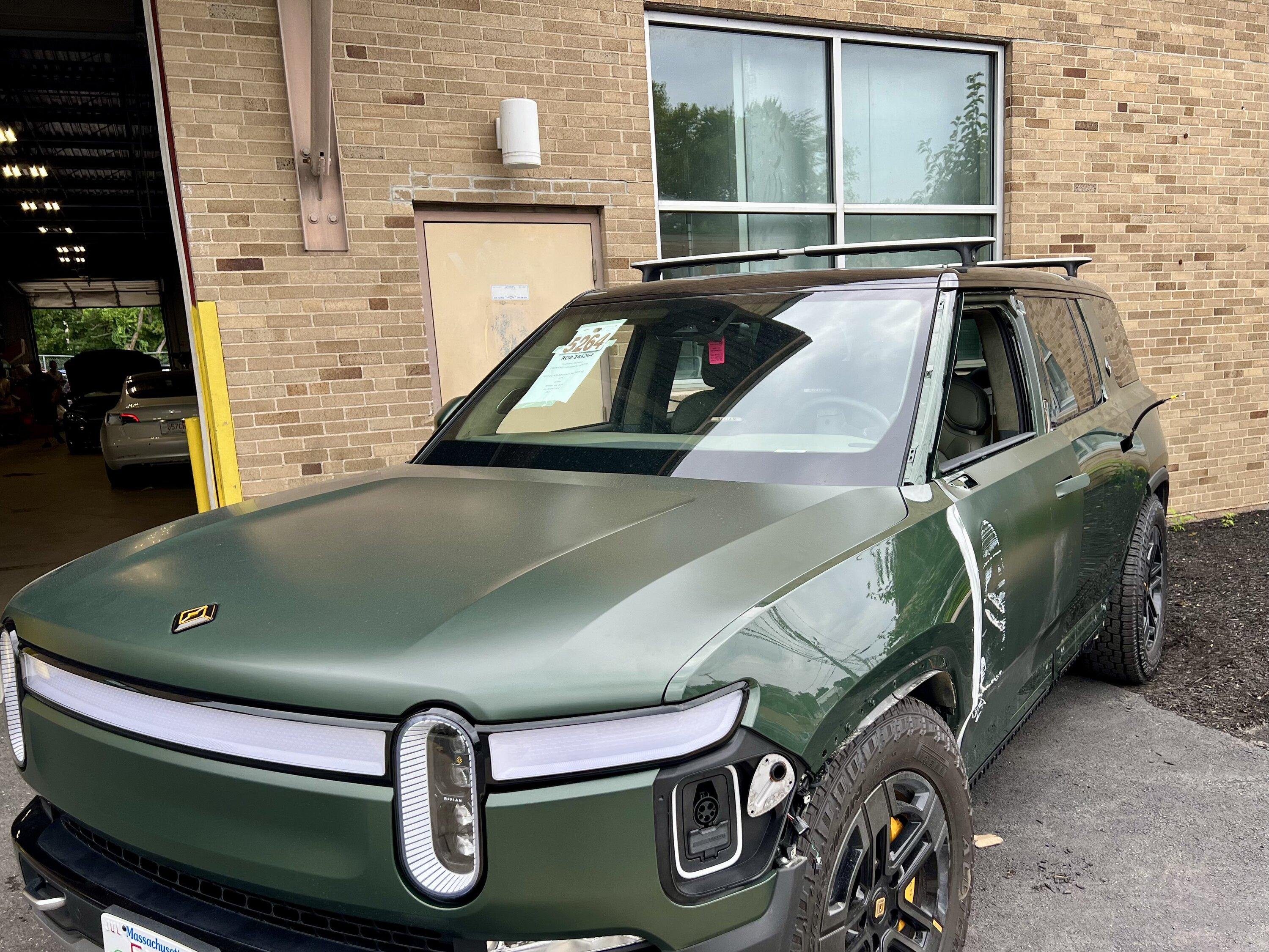 Rivian R1T R1S ? FOREST GREEN R1S Photos IMG_4392