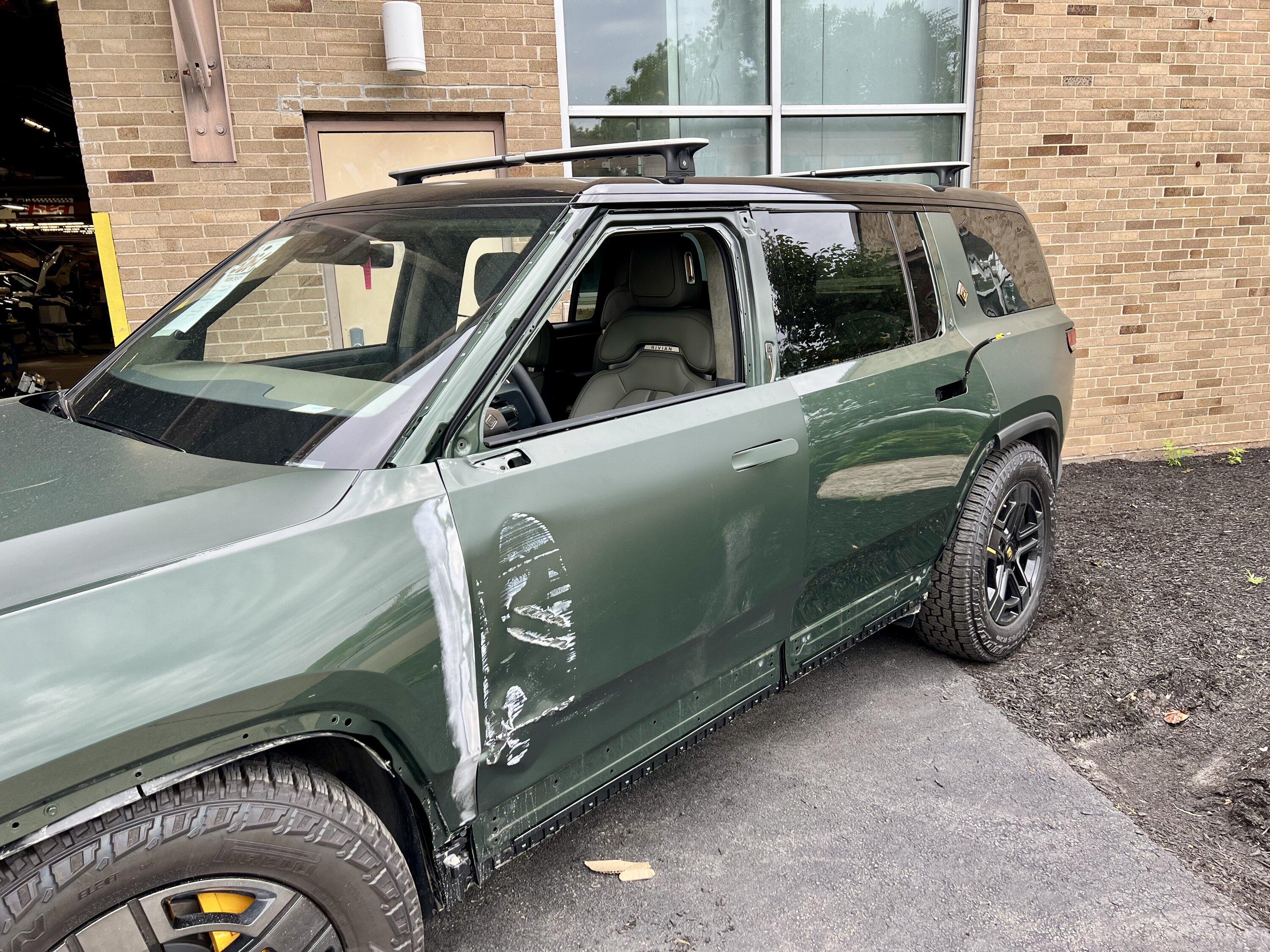 Rivian R1T R1S ? FOREST GREEN R1S Photos IMG_4391