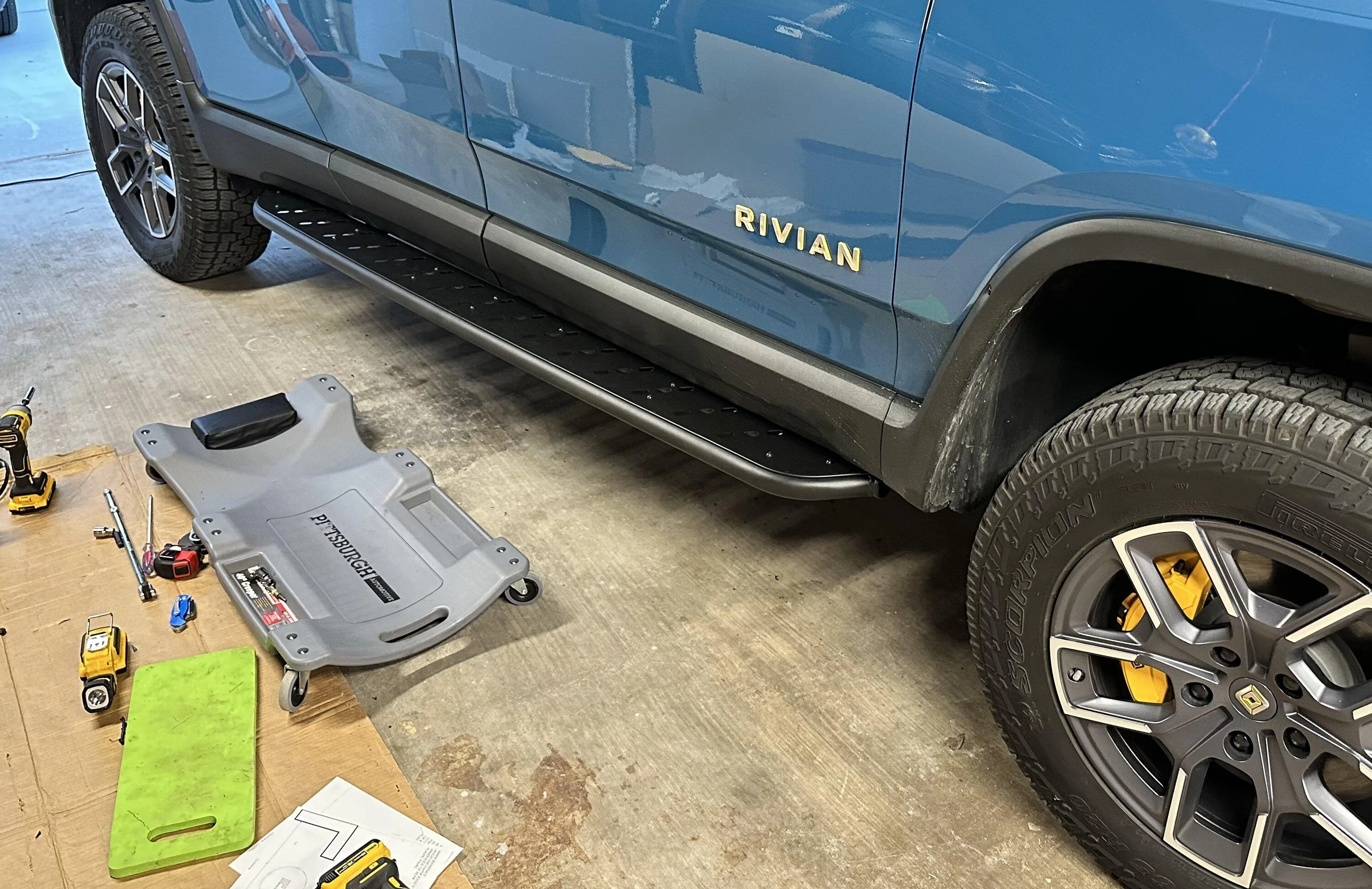 Rivian R1T R1S Master Thread:  Review of the EV Sportline RMaxx Running Boards/Sliders (from Team 1EV) IMG_1833