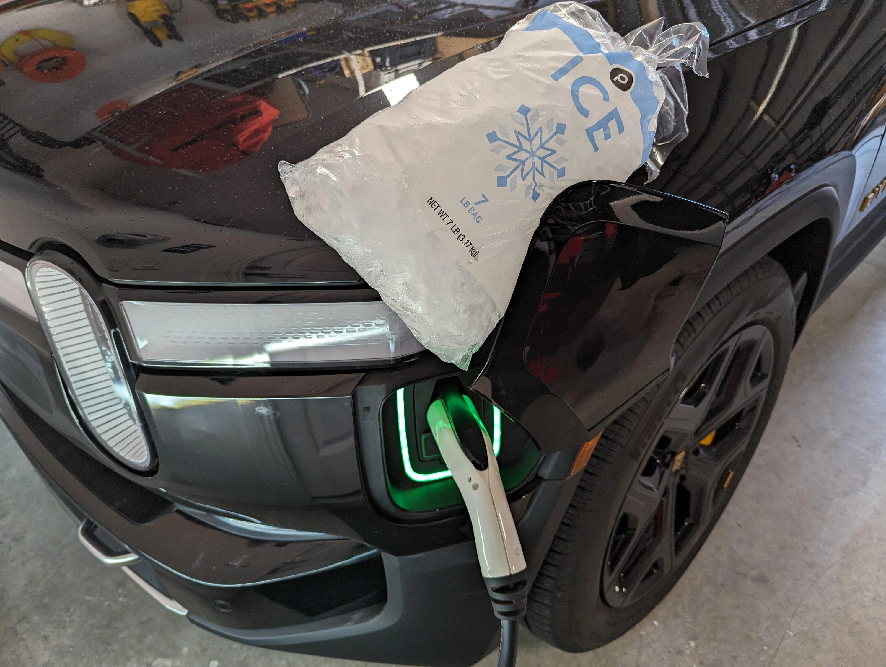 Rivian R1T R1S “Vehicle Error” after a few minutes of charging PXL_20230722_194127473~2