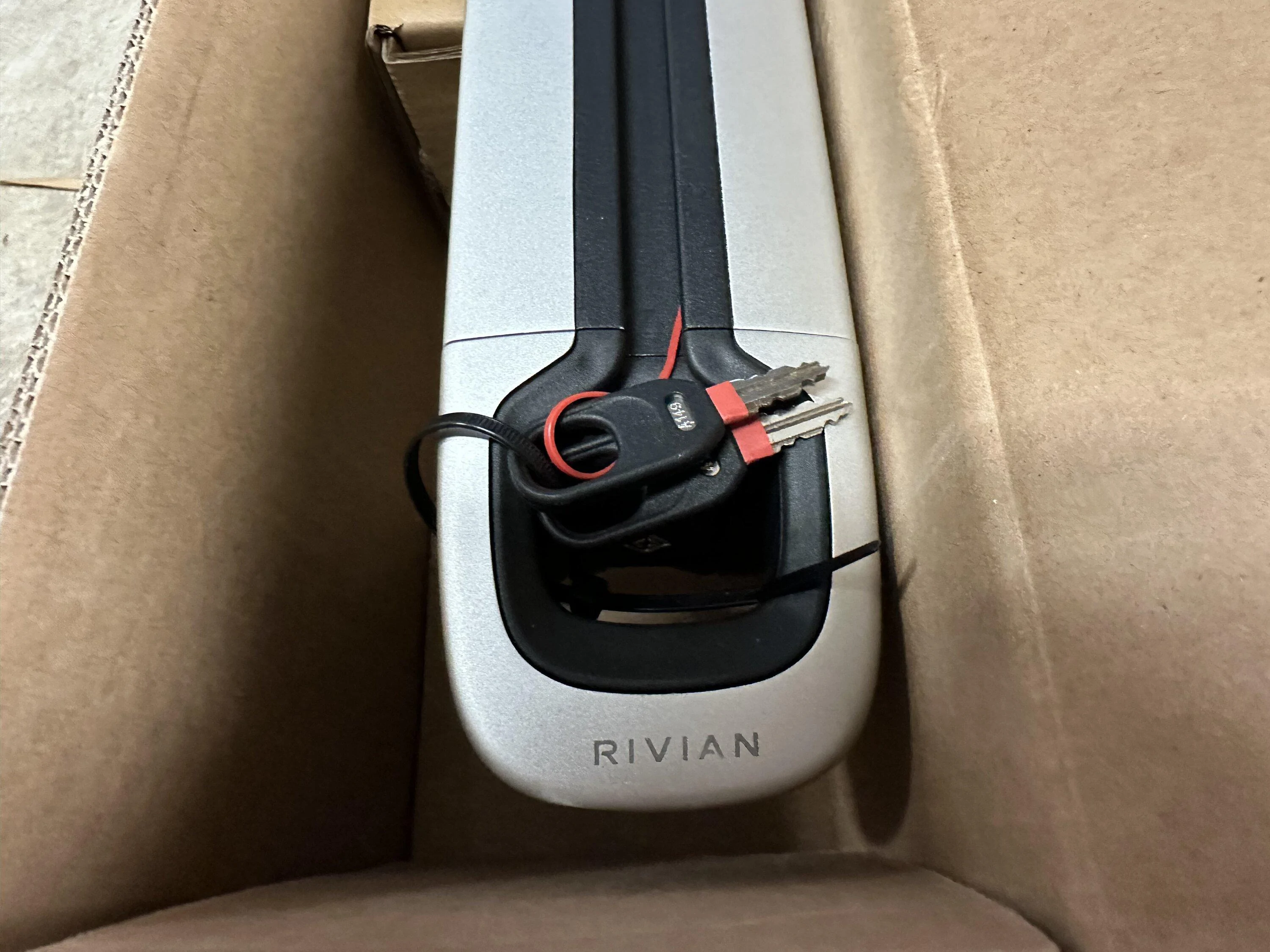 Rivian R1T R1S For Sale: Cargo Crossbars IMG_2372