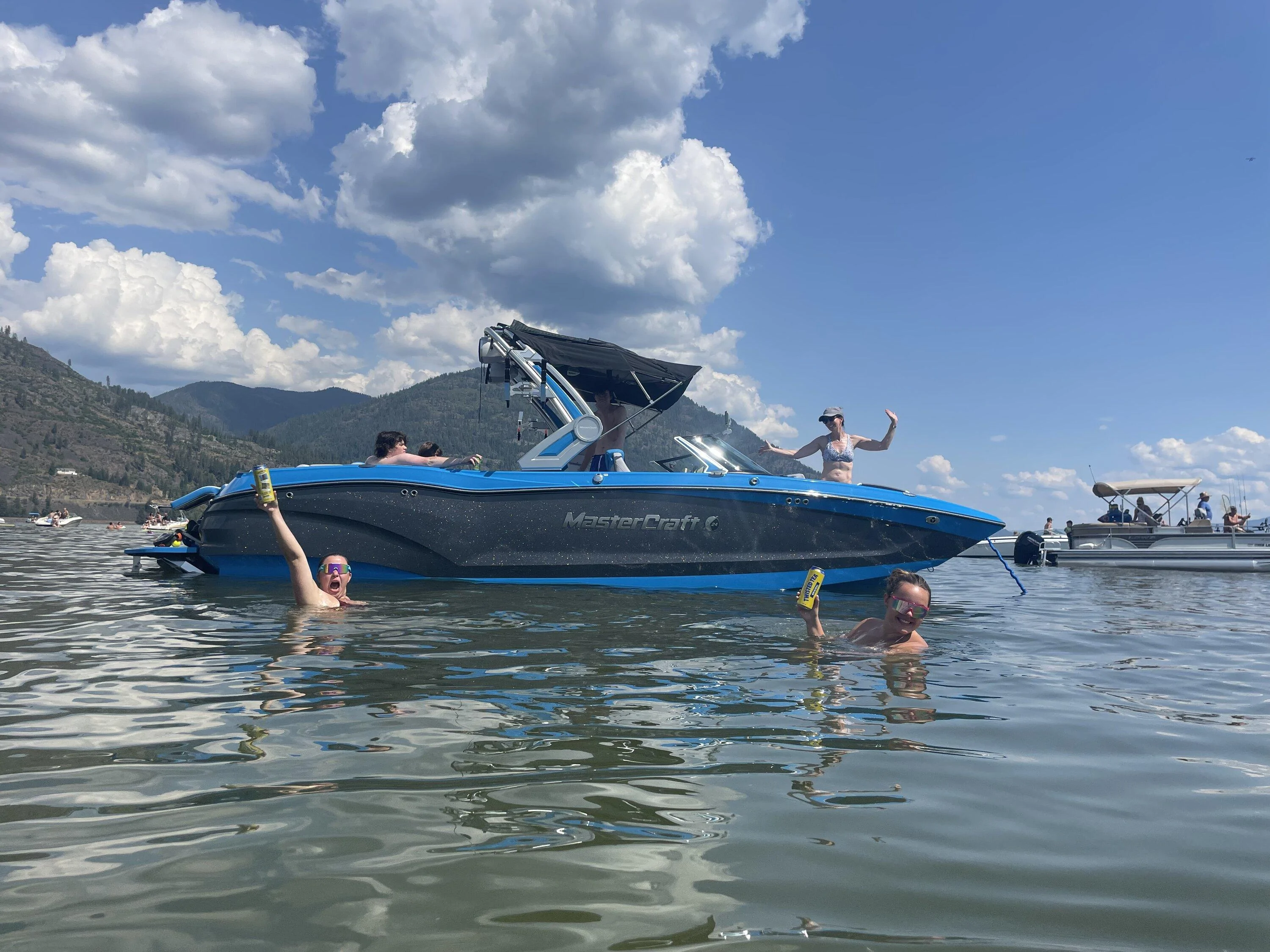 Rivian R1T R1S Towing boats with Rivian R1T & R1S -- add your experience / results 7E669EE4-9BDB-481D-80E0-0771826A3559