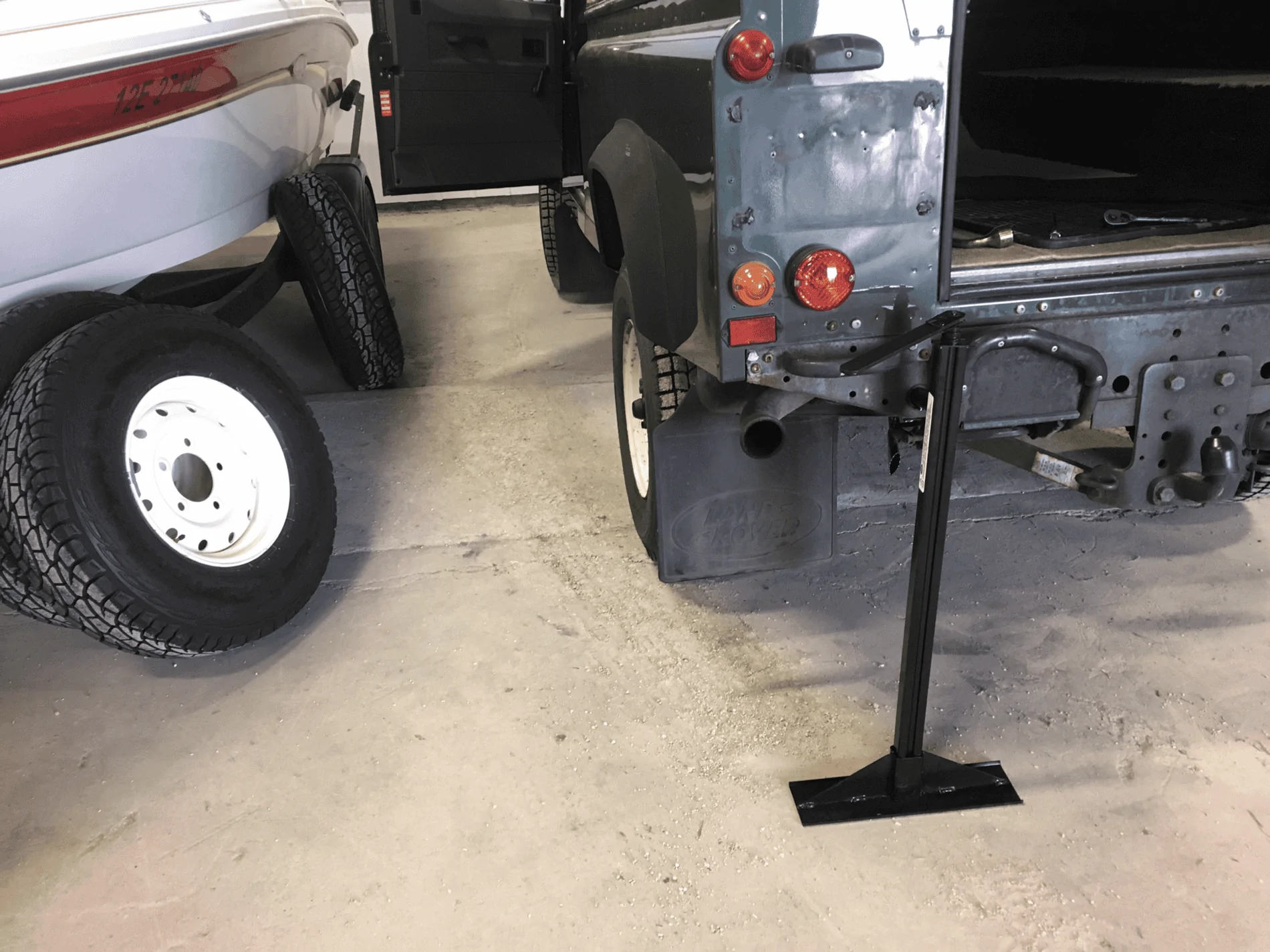 Rivian R1T R1S Spare tire- with or without jack? E2112318-712A-4C68-BE78-C5FE714FCF8B