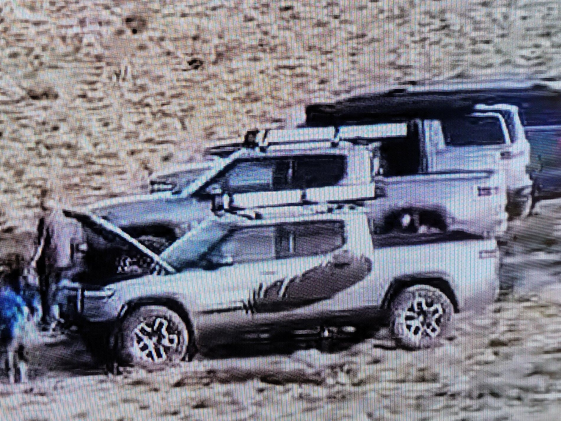 Rivian R1T R1S R1S shuttles Blue Origin passengers to Shephard launch pad [pics & video] 20210720_064630