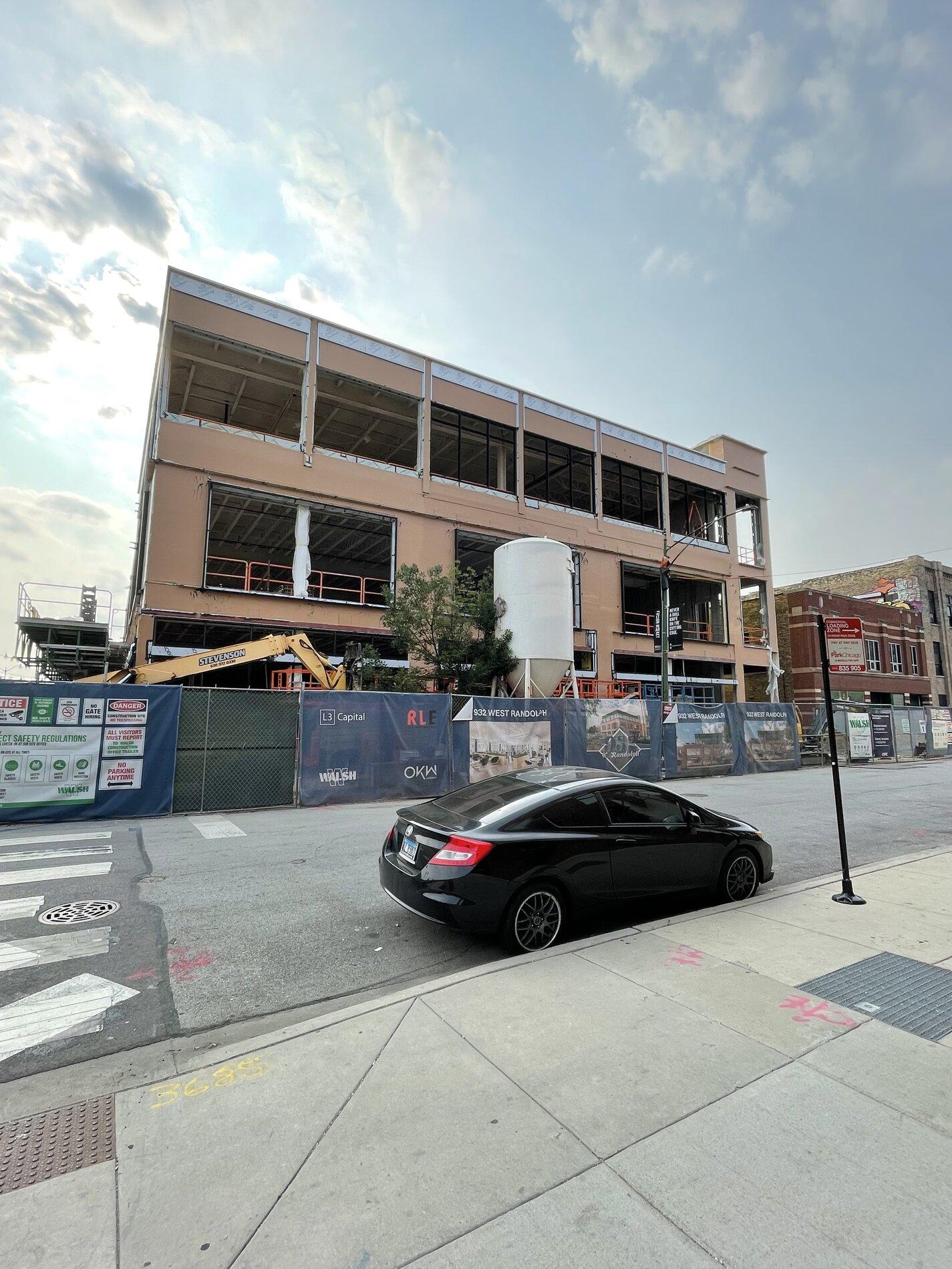 Rivian R1T R1S Chicago Rivian Sales Location Under Construction B9D8C05D-3E74-46BC-9EE0-79C9F80C1776