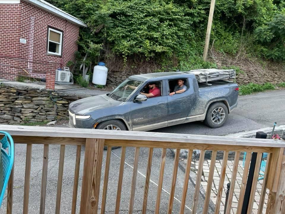 Rivian R1T R1S Real Rivian Photos & Videos 8335234B-905F-4775-809E-8CB28D6841E1