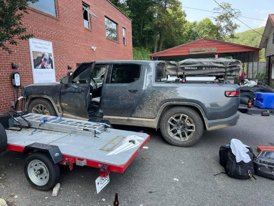 Rivian R1T R1S Real Rivian Photos & Videos 5FBCCFD3-623B-471D-944E-51F862FC51E0
