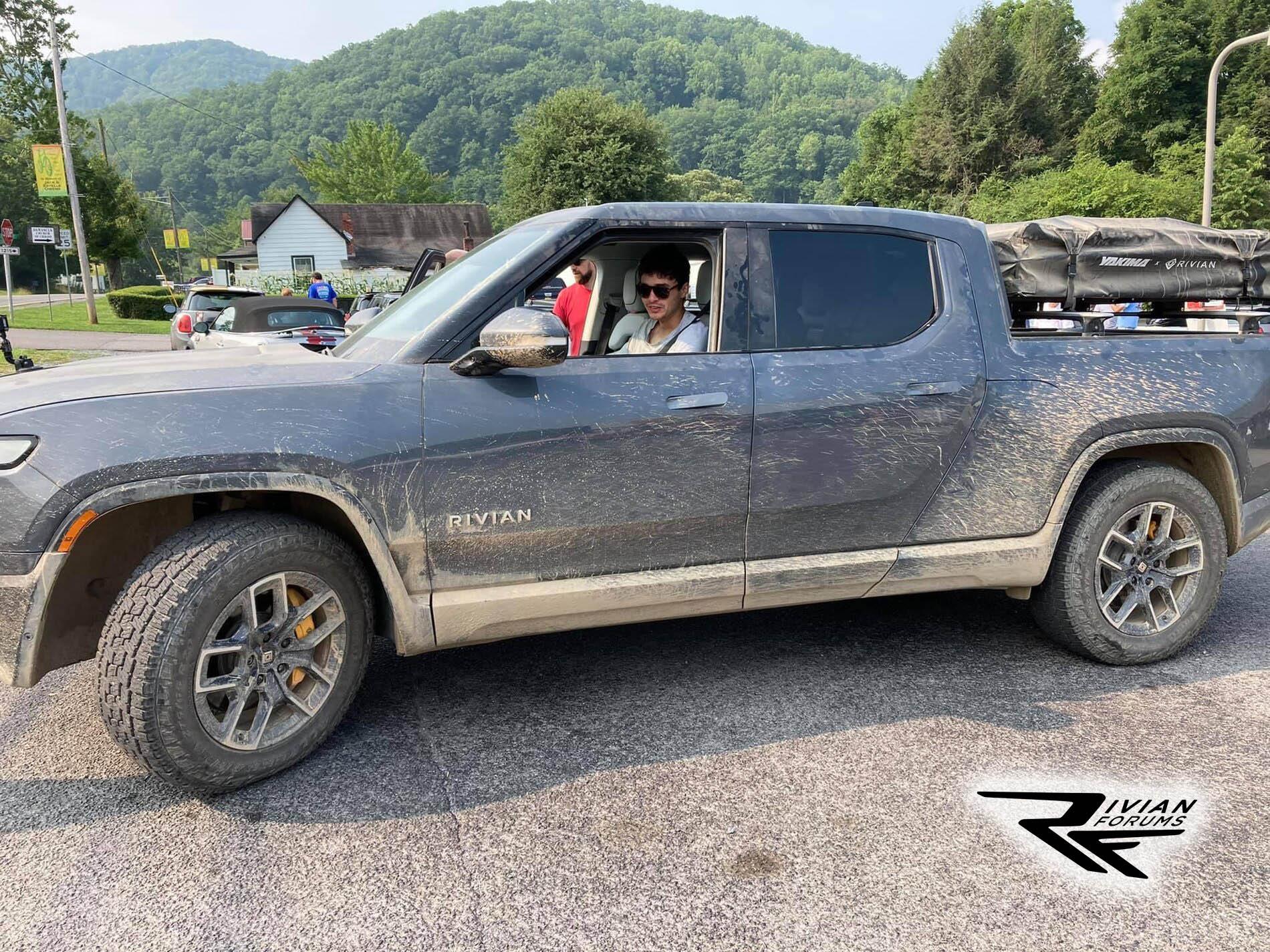 Rivian R1T R1S Multiple R1T spotted in VA Rivian R1T spotted in Virginia 4