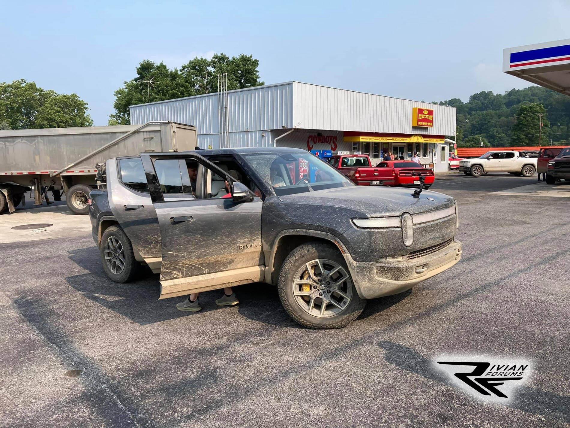 Rivian R1T R1S Multiple R1T spotted in VA Rivian R1T spotted in Virginia 5