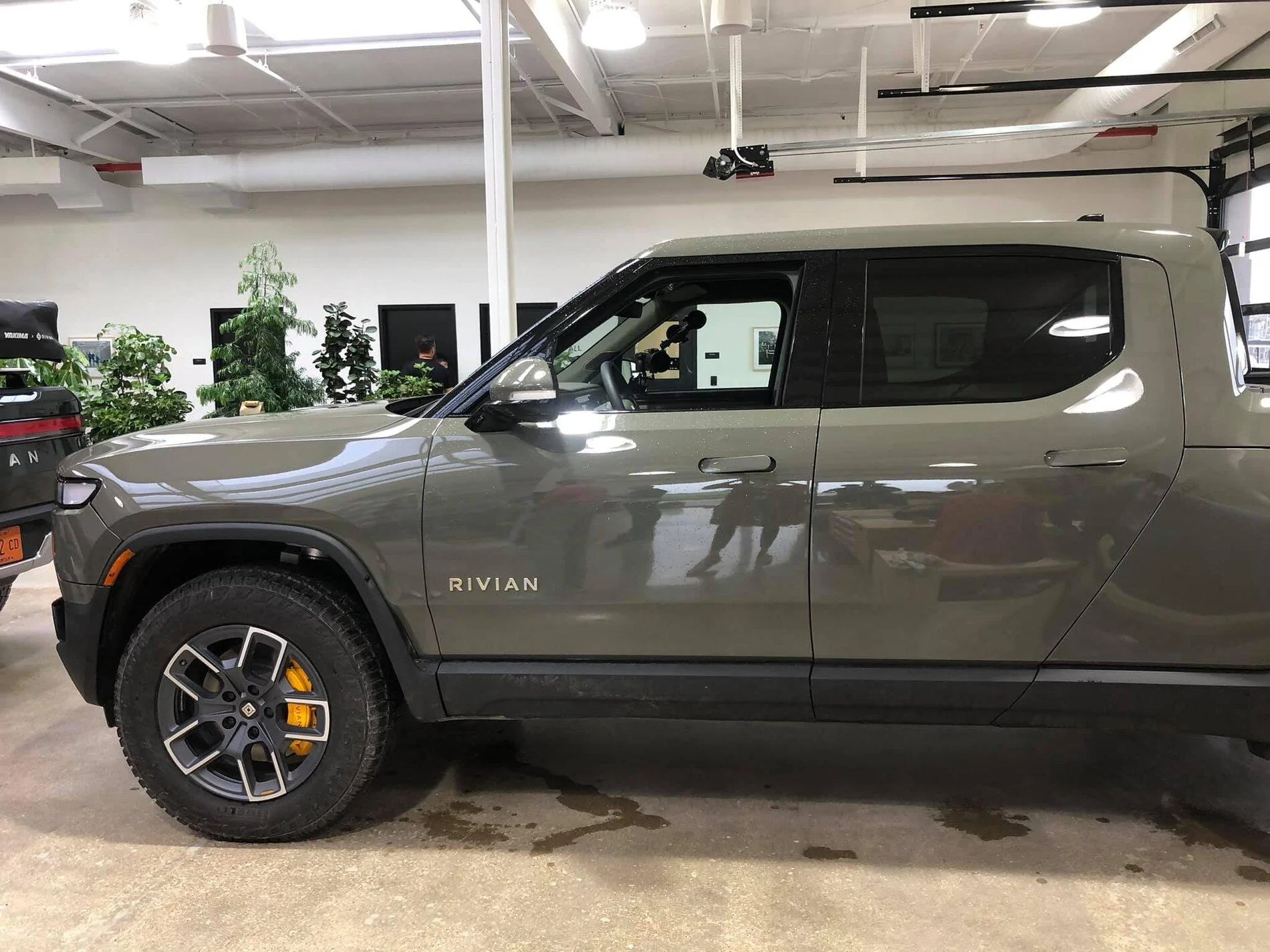 Rivian R1T R1S Real Rivian Photos & Videos Rivian R1T Launch Green Edition