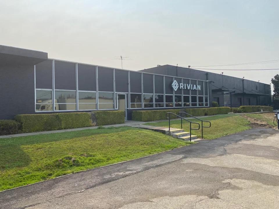 Rivian R1T R1S A look at Rivian Service Centers, now located in Brooklyn, Bellevue, Normal, San Francisco and El Segundo rivian-bay-area-service-center-1-jpe