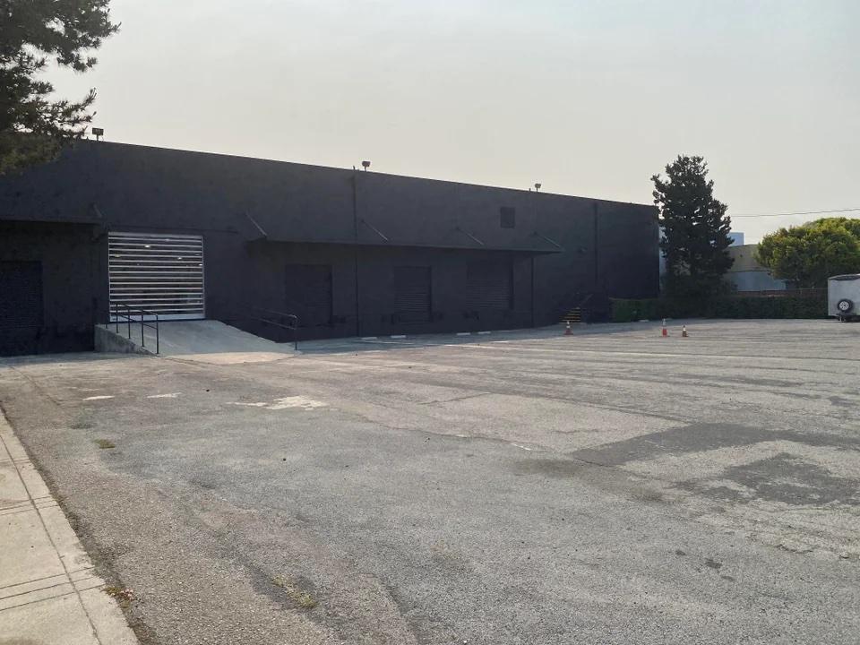 Rivian R1T R1S A look at Rivian Service Centers, now located in Brooklyn, Bellevue, Normal, San Francisco and El Segundo rivian-bay-area-service-center-5-jpe