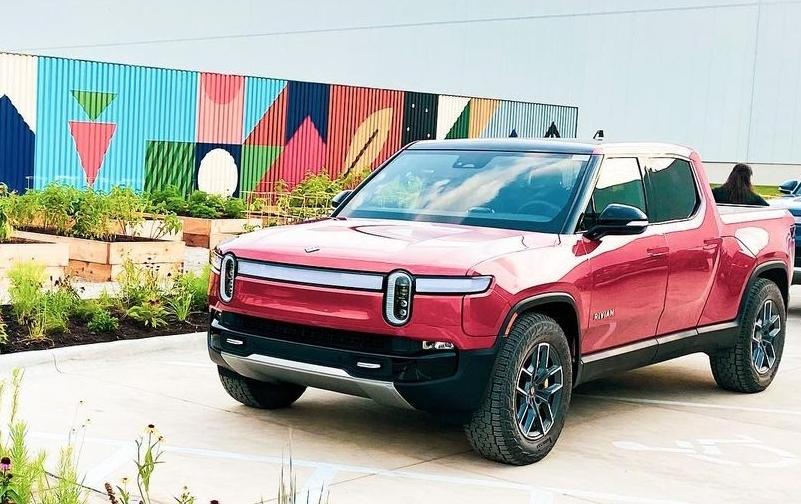 Rivian R1T R1S Clear Look at Canyon Red Rivian R1T SmartSelect_20210808-121214_Instagram
