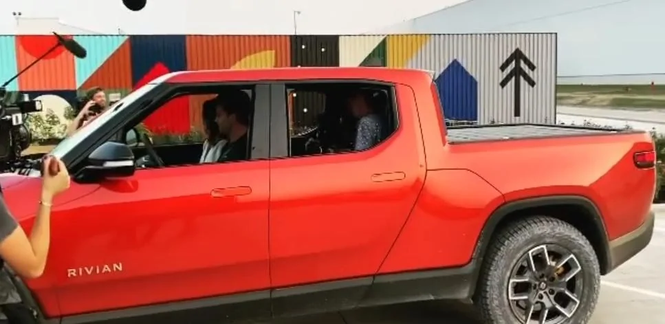 Rivian R1T R1S Clear Look at Canyon Red Rivian R1T SmartSelect_20210808-121237_Instagram